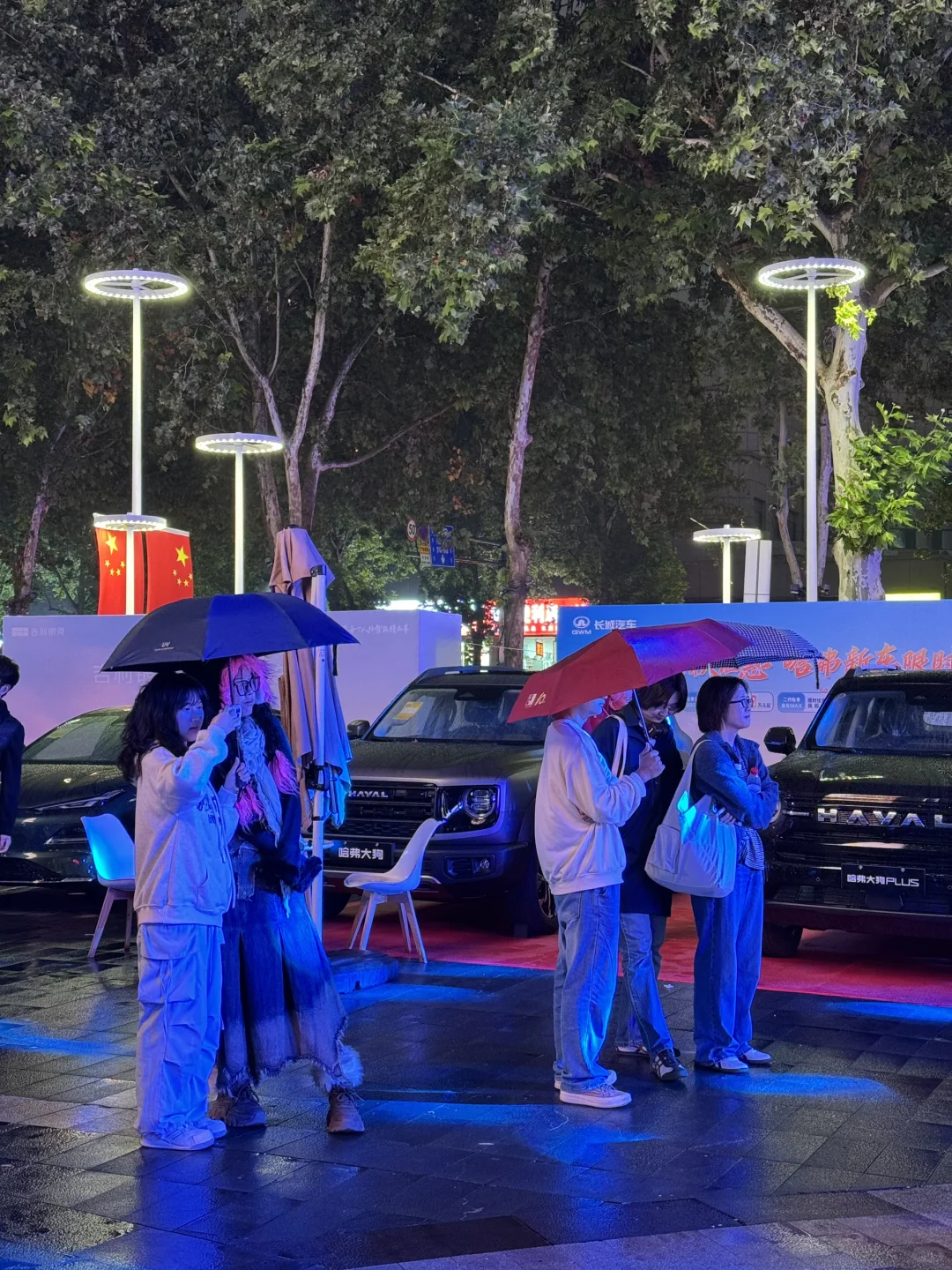 今天冒着雨拍郑州街景，风景不输江南！
