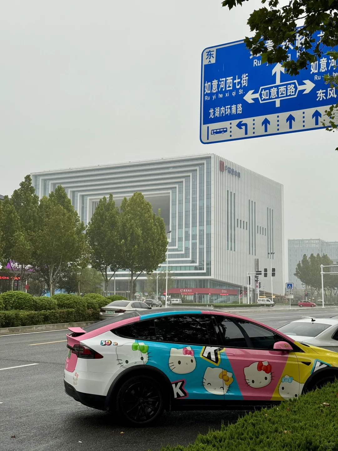 今天冒着雨拍郑州街景，风景不输江南！