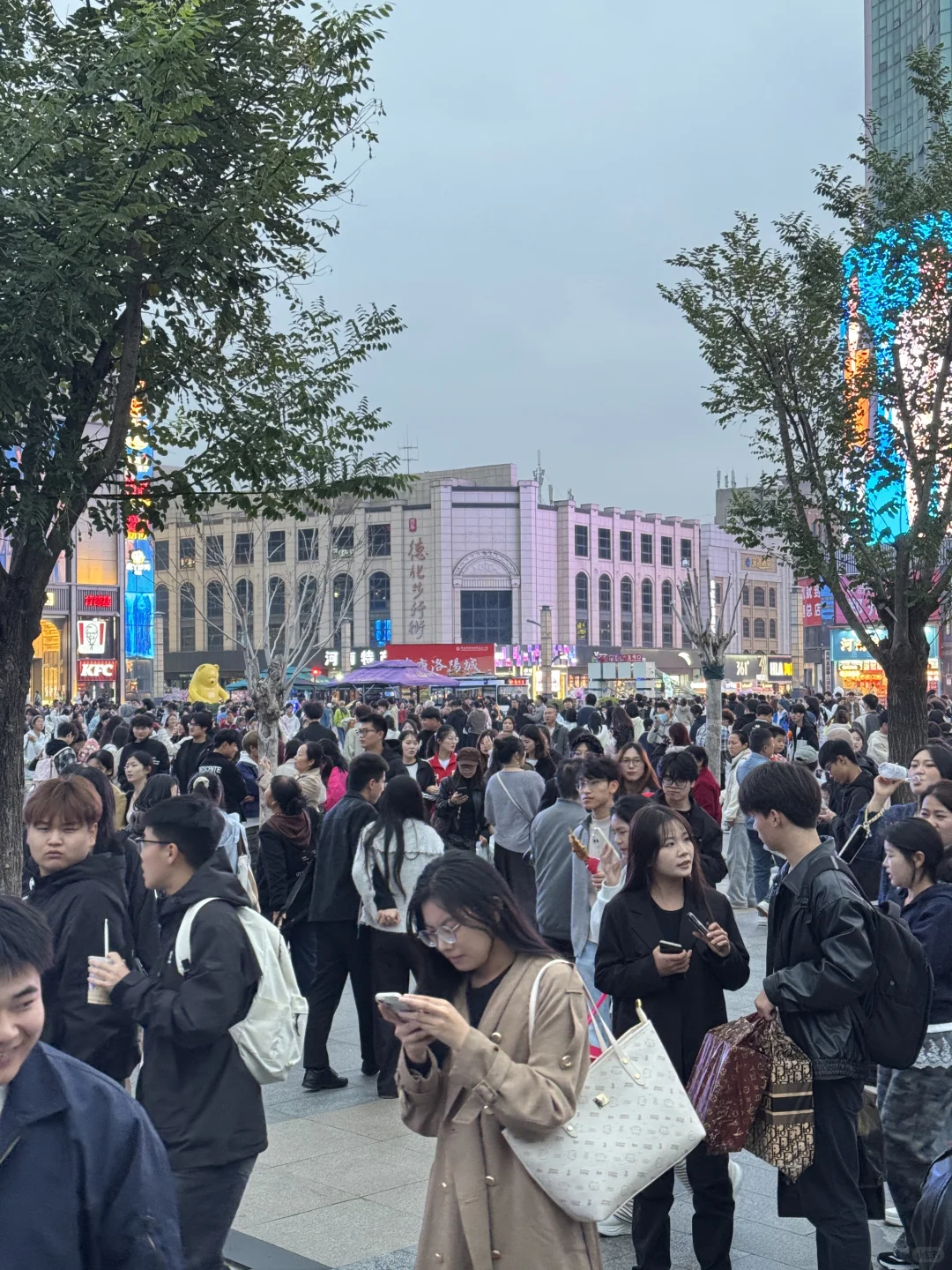 今天去二七广场的人超级多，不愧是商业顶流！