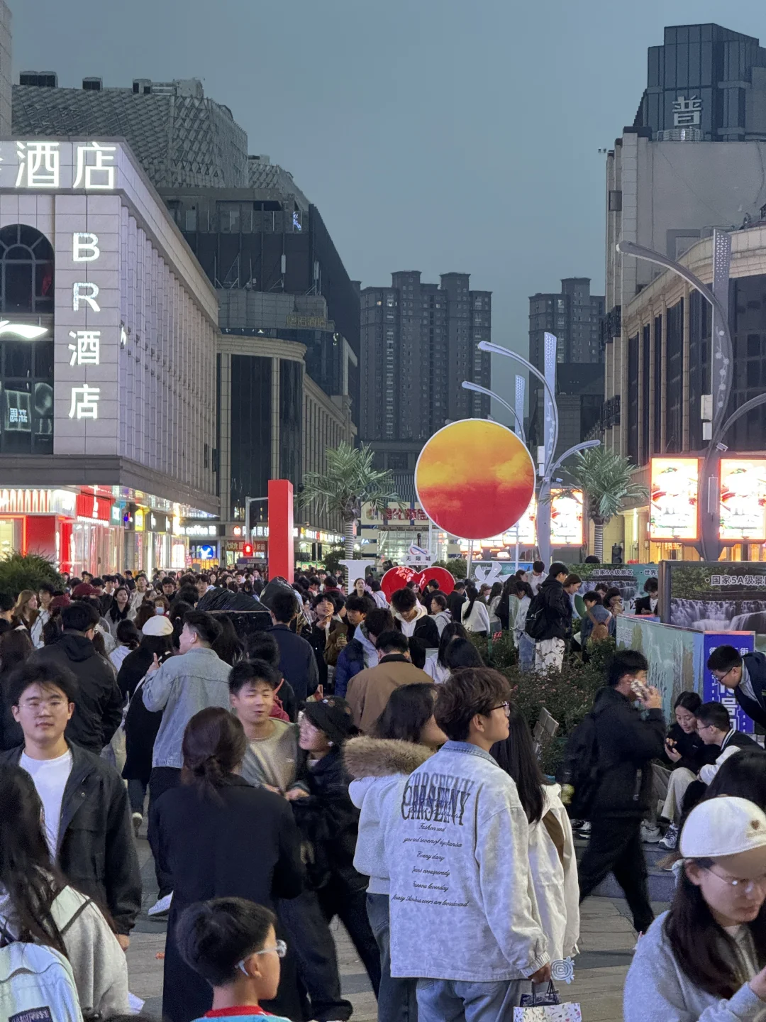 今天去二七广场的人超级多，不愧是商业顶流！