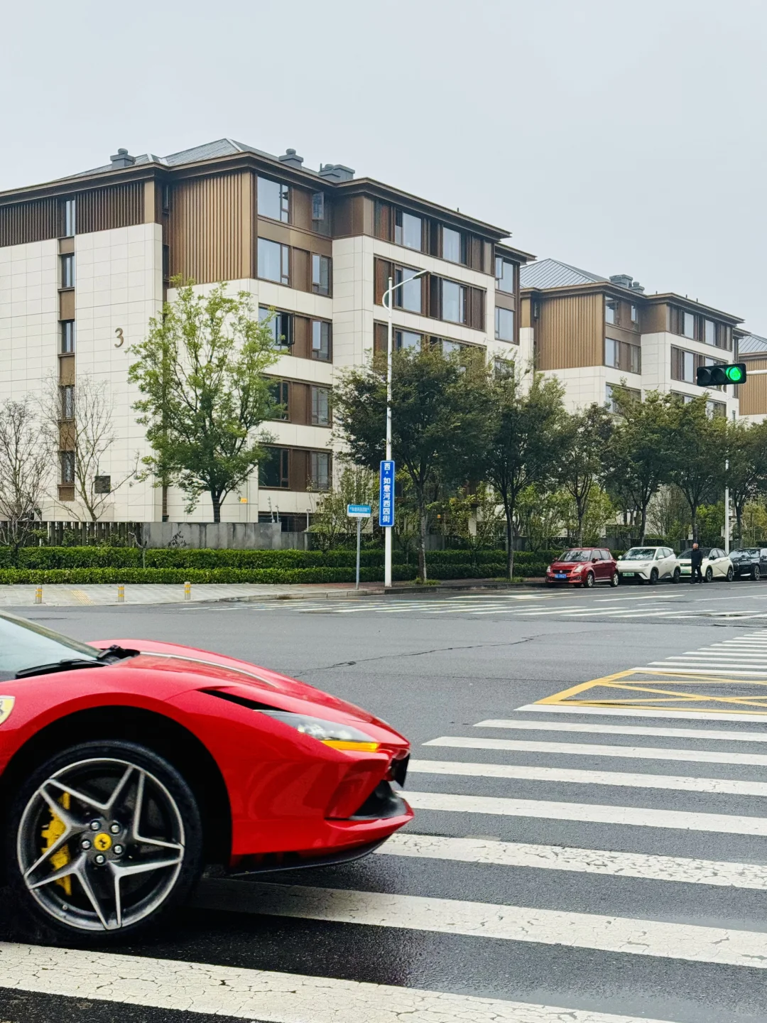今天冒着雨拍郑州街景，风景不输江南！