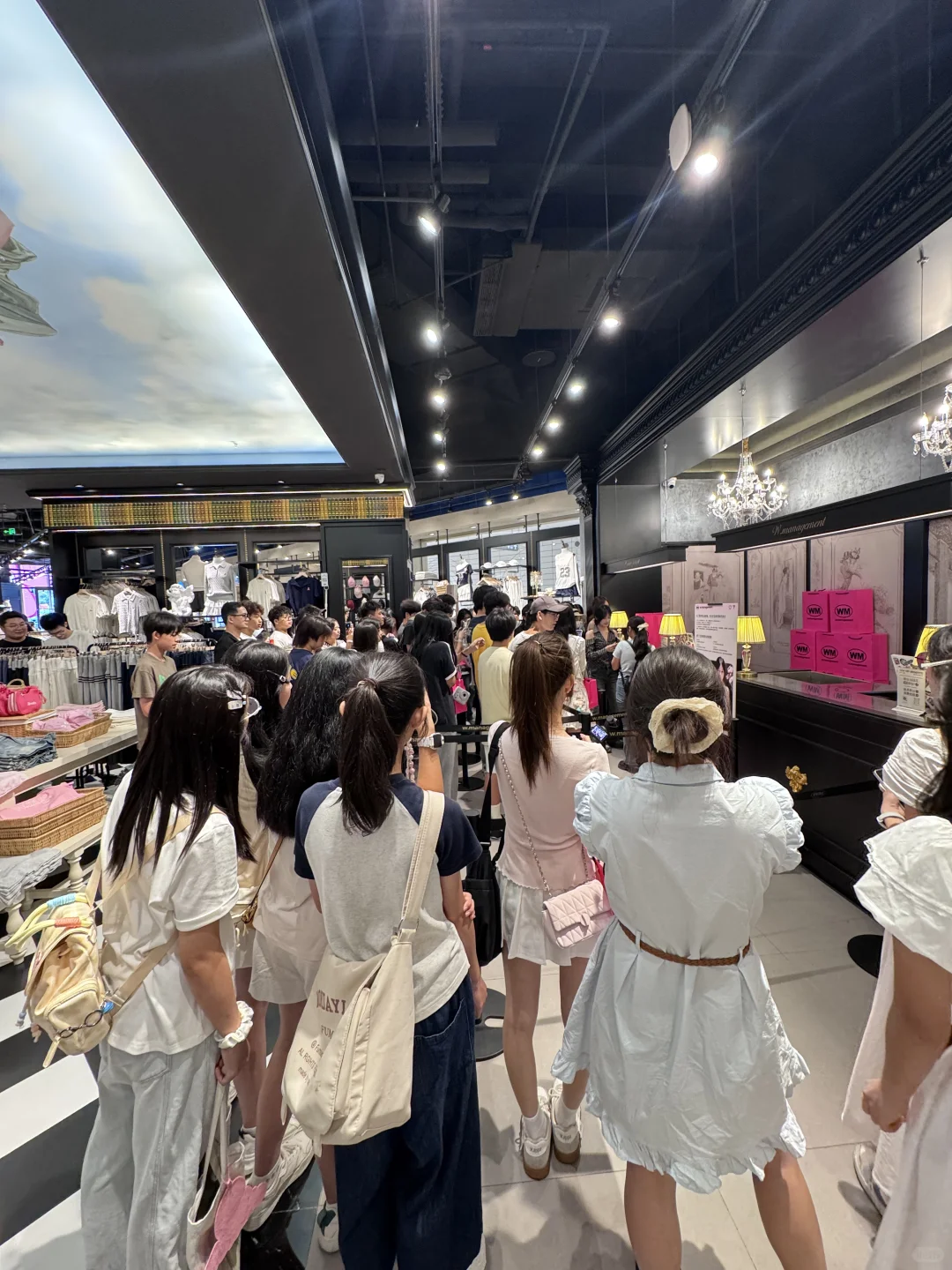 郑州正弘城真的很会招商。wm也来了！