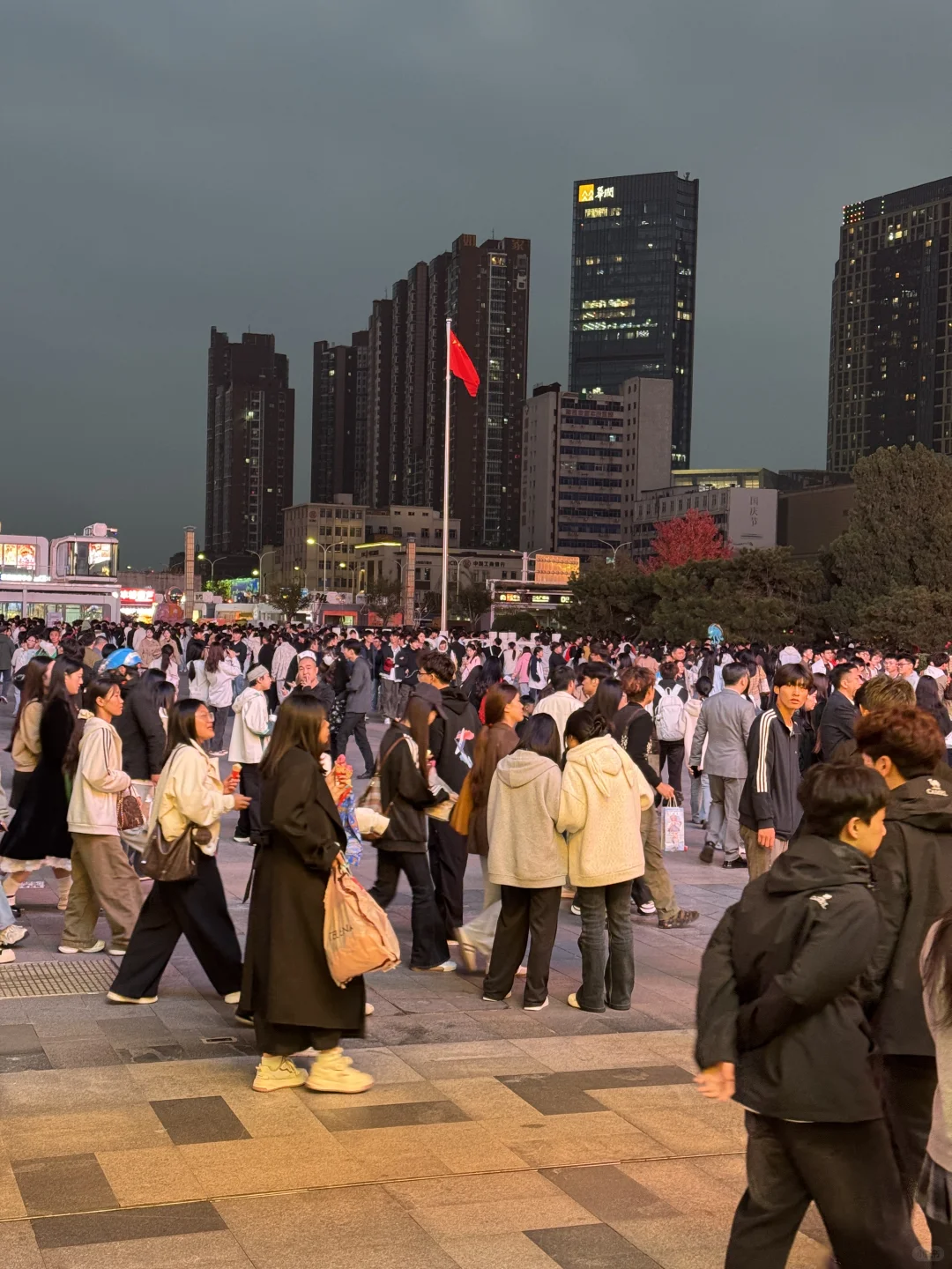 今天去二七广场的人超级多，不愧是商业顶流！