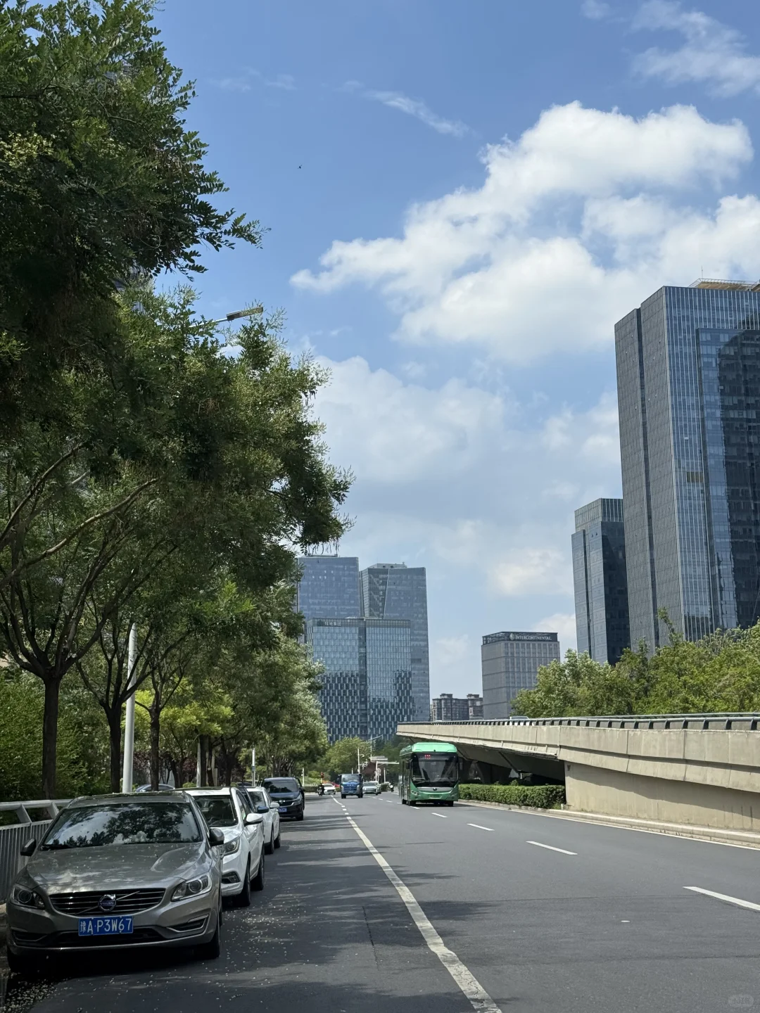 所谓的蓝天白云无疑了😄