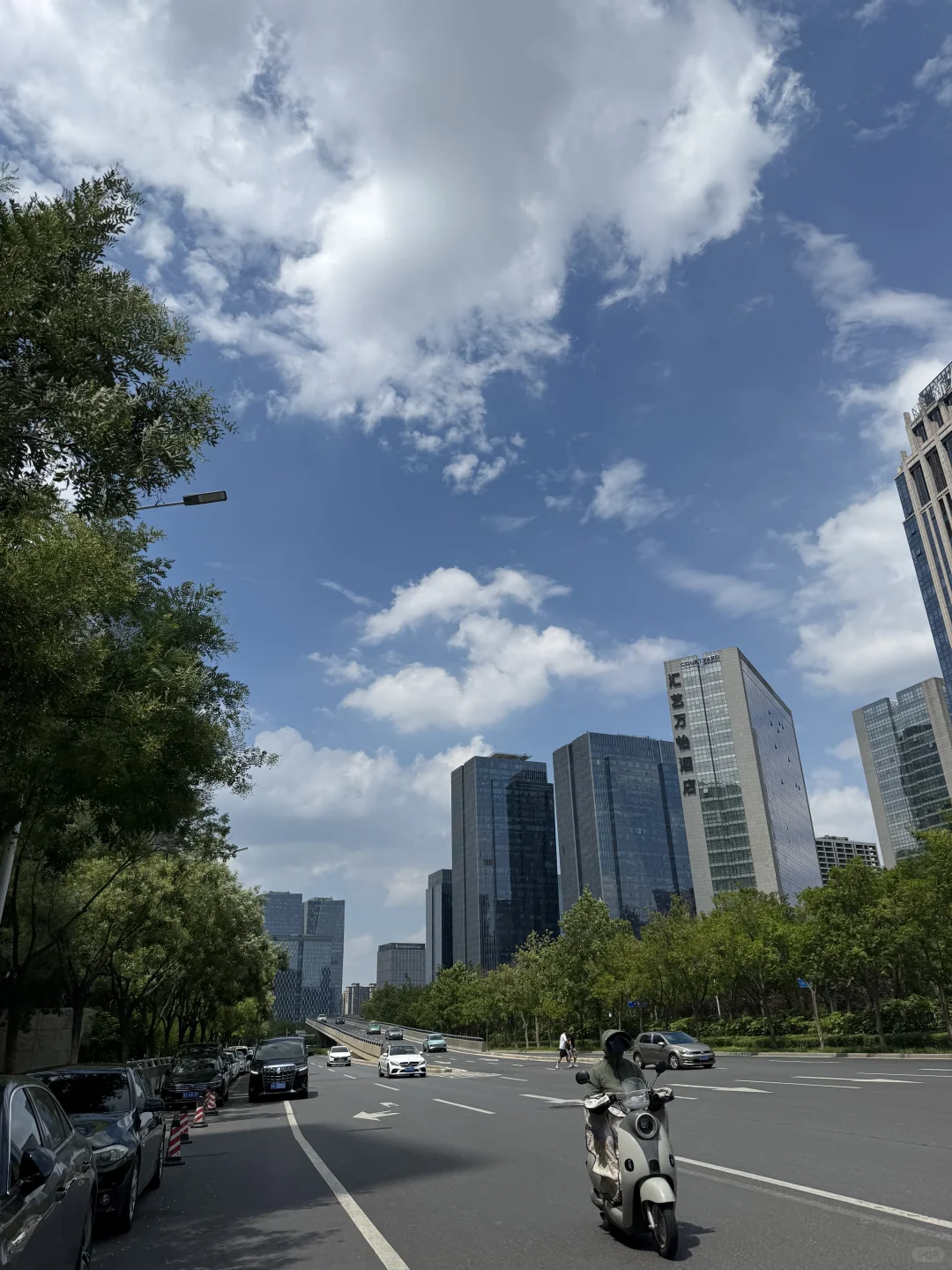 所谓的蓝天白云无疑了😄