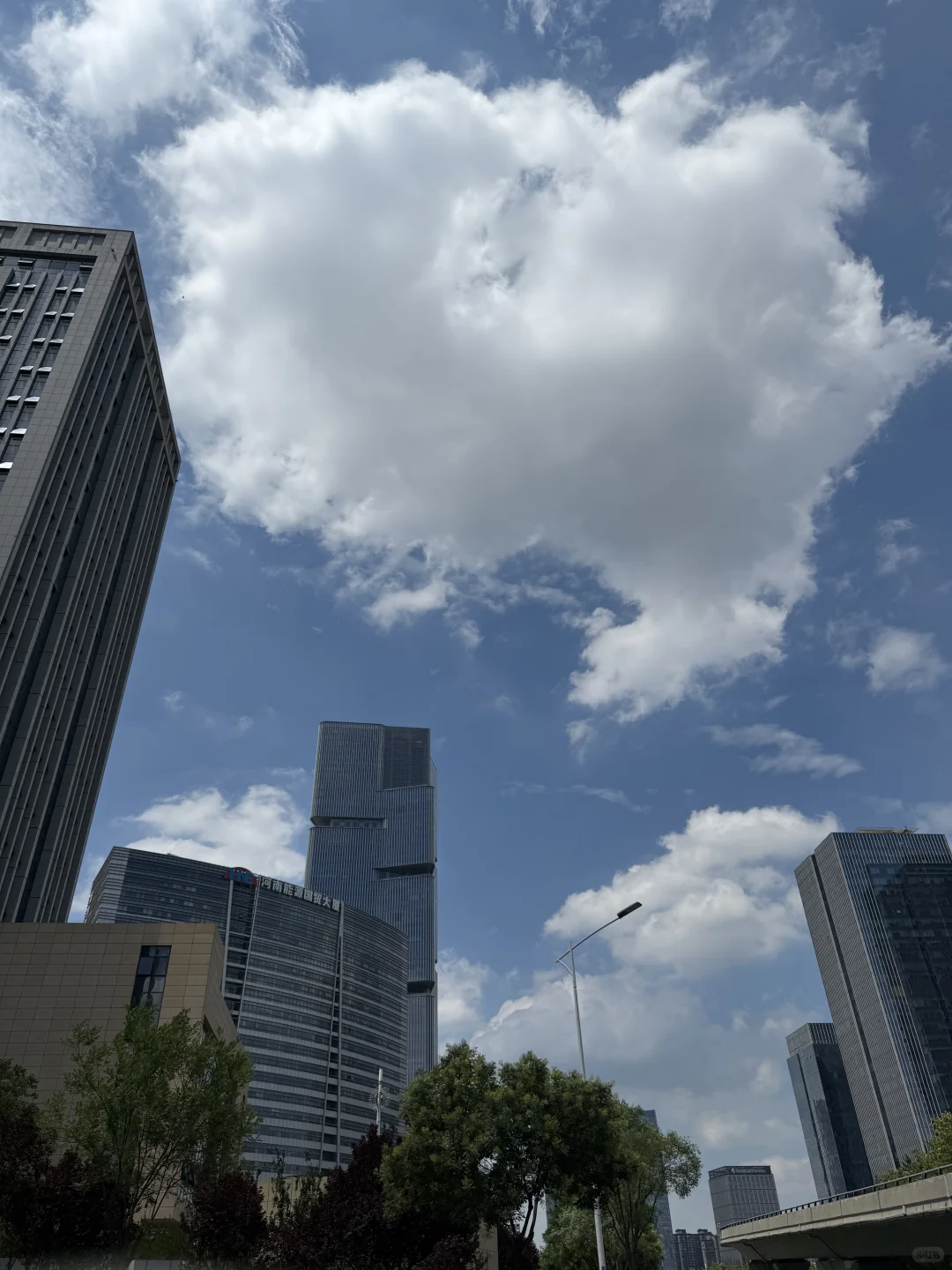 所谓的蓝天白云无疑了😄