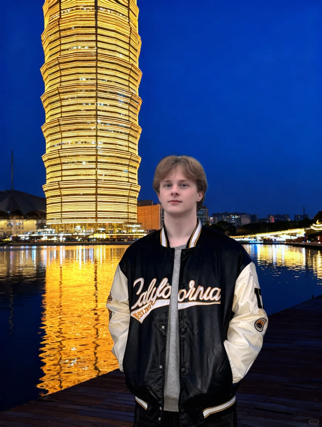 外国人第一次看郑州大玉米楼