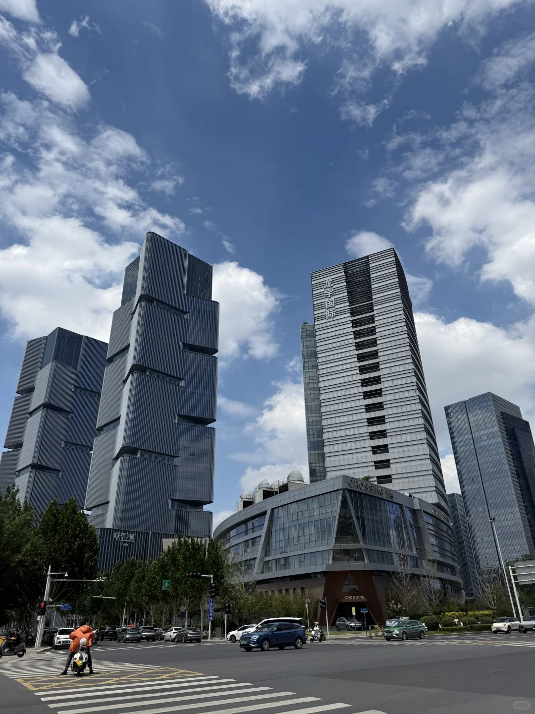 所谓的蓝天白云无疑了😄