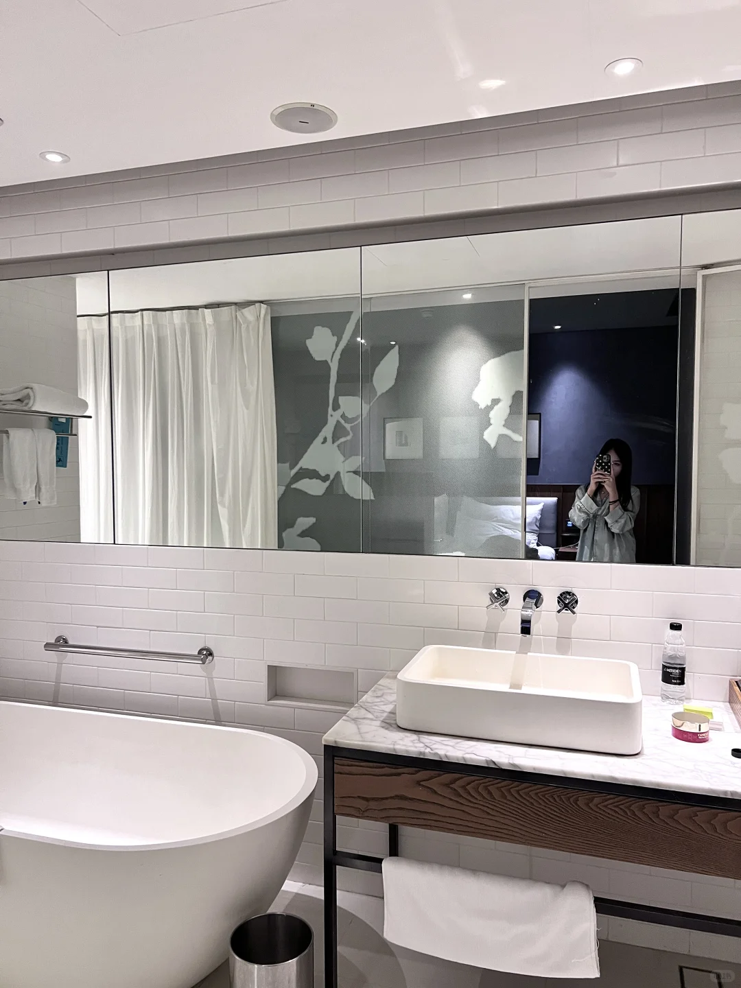 女大学生躺酒店之郑州建业艾美🏨