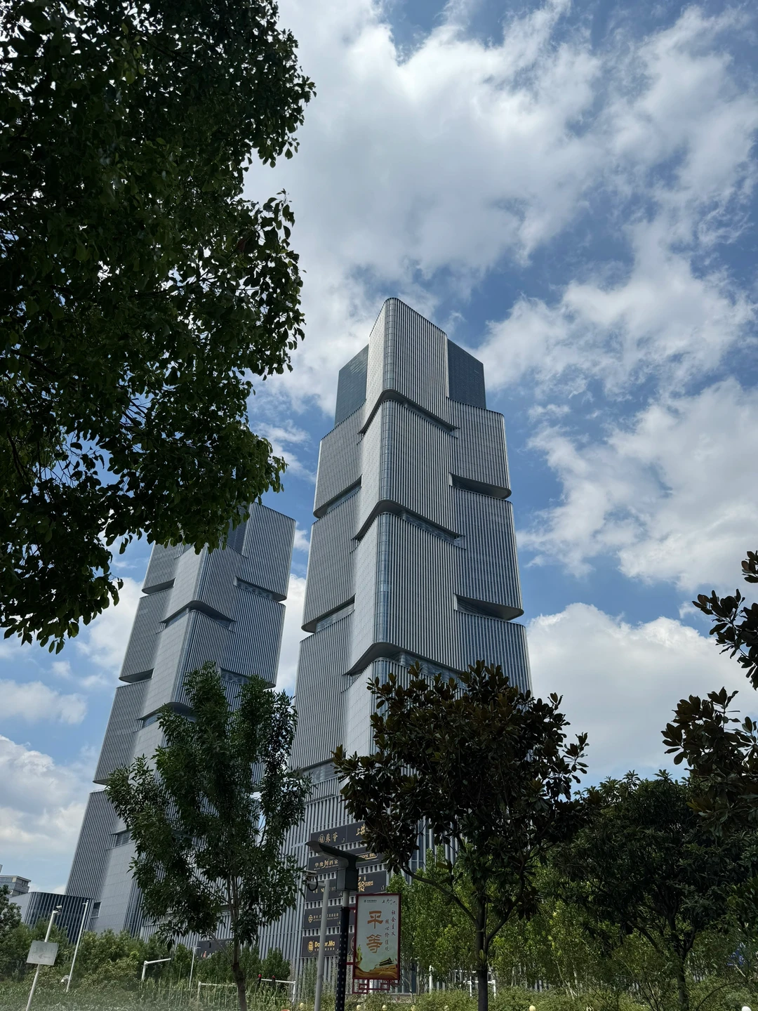 所谓的蓝天白云无疑了😄