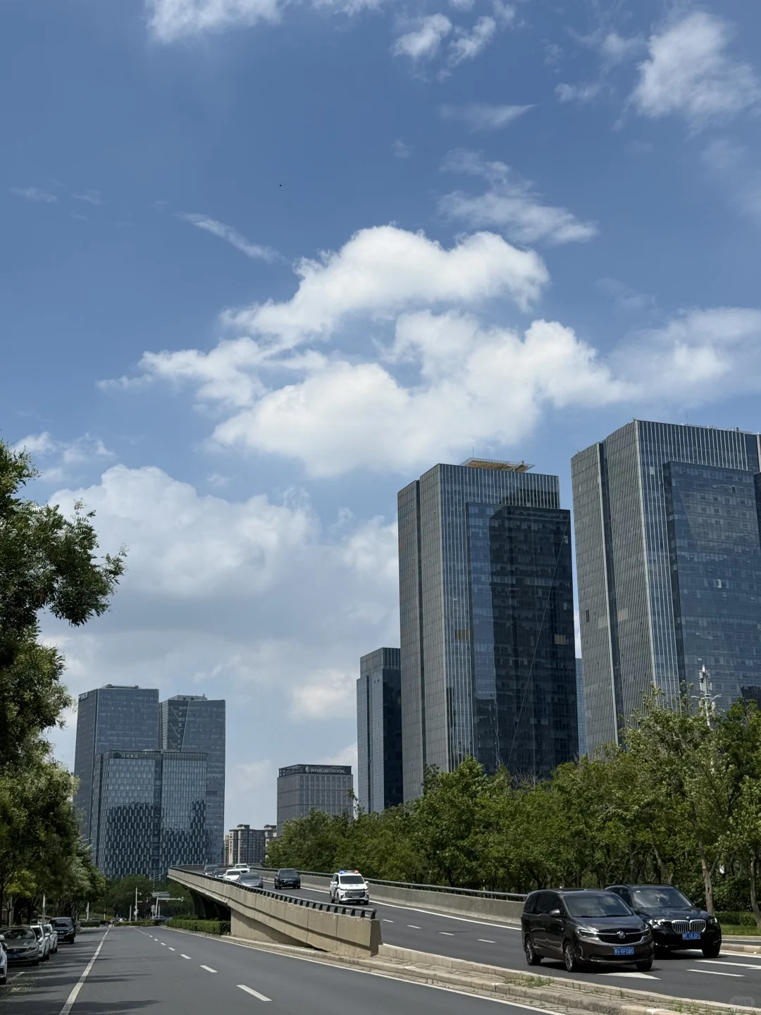 所谓的蓝天白云无疑了😄