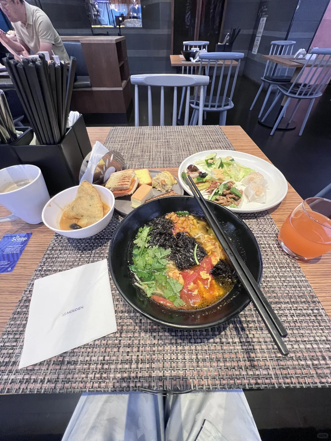 女大学生躺酒店之郑州建业艾美🏨