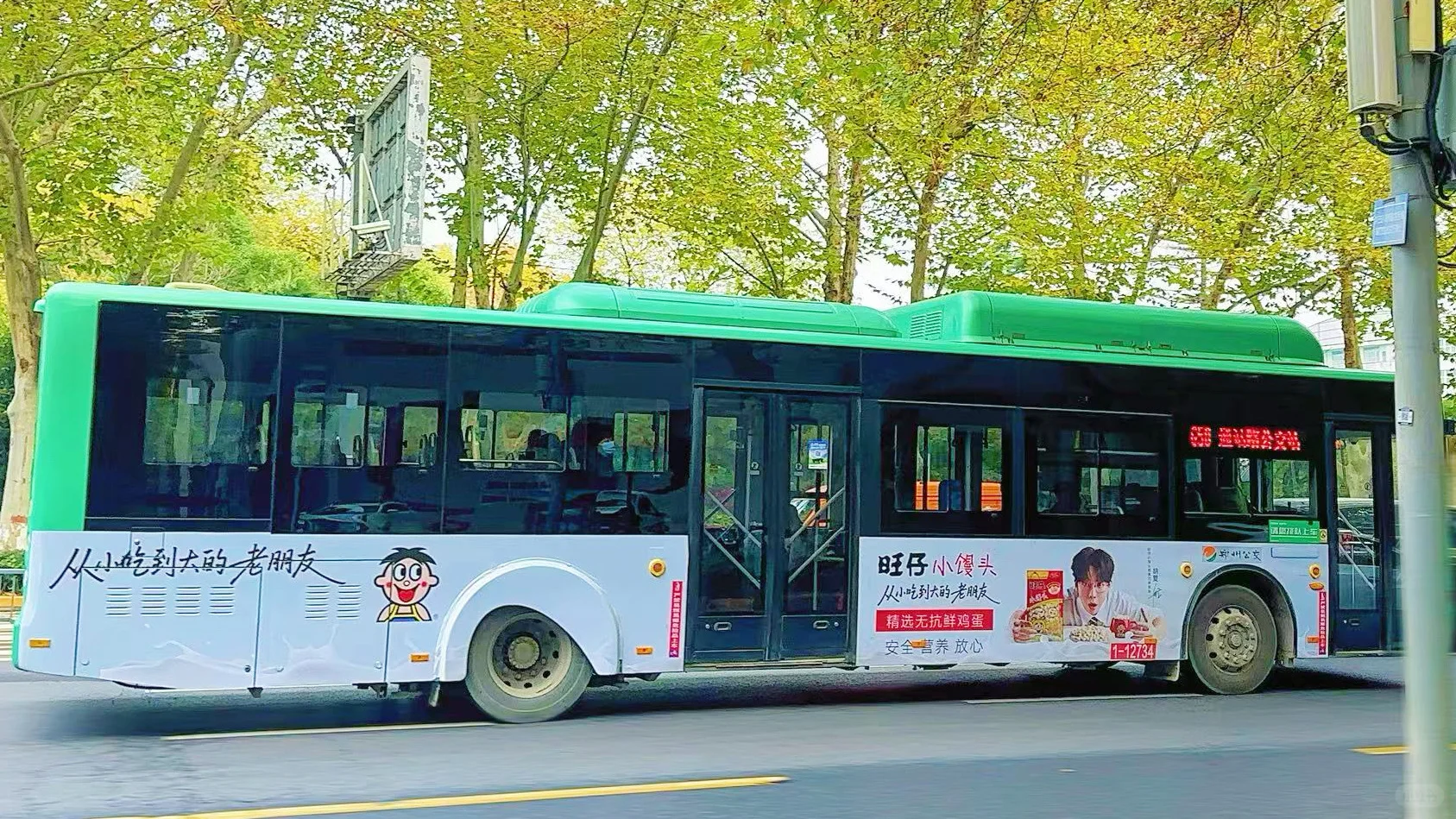 给胡夏的排面！郑州济南的公交广告上线啦！