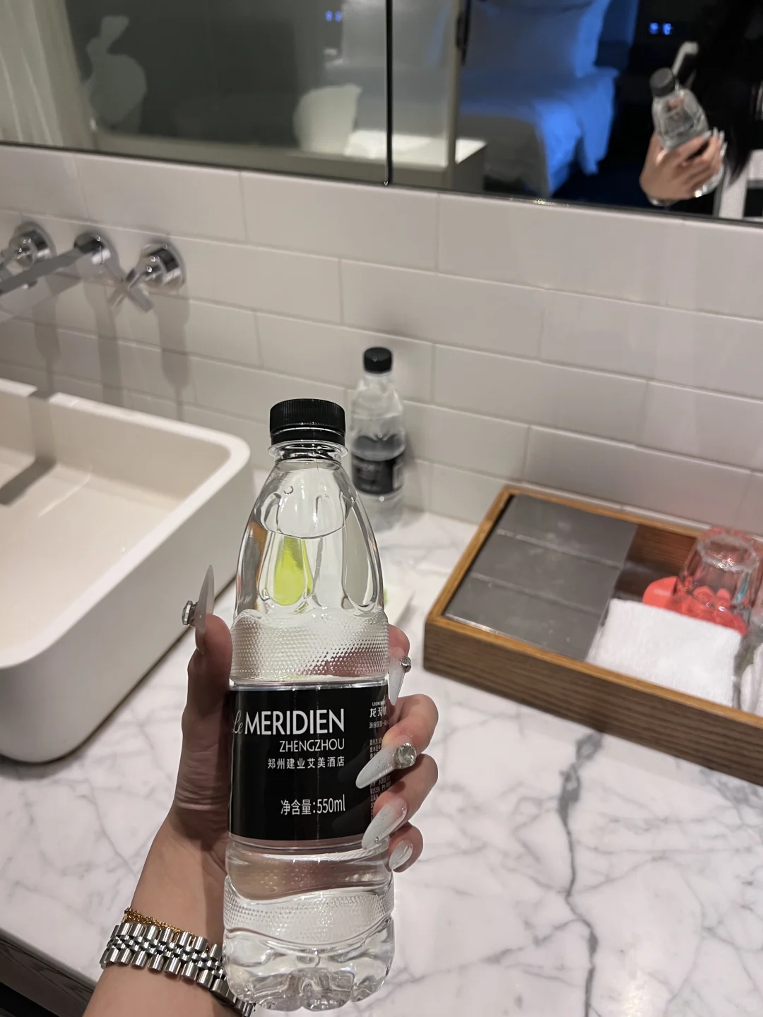 女大学生躺酒店之郑州建业艾美🏨