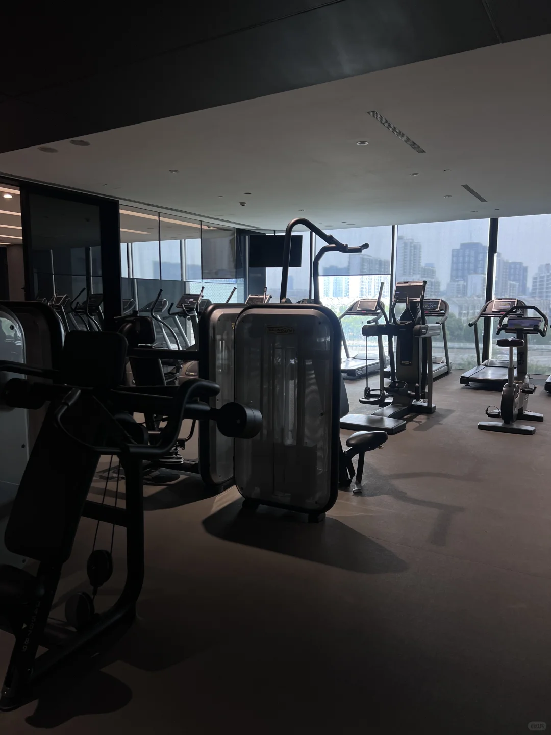 女大学生躺酒店之郑州建业艾美🏨