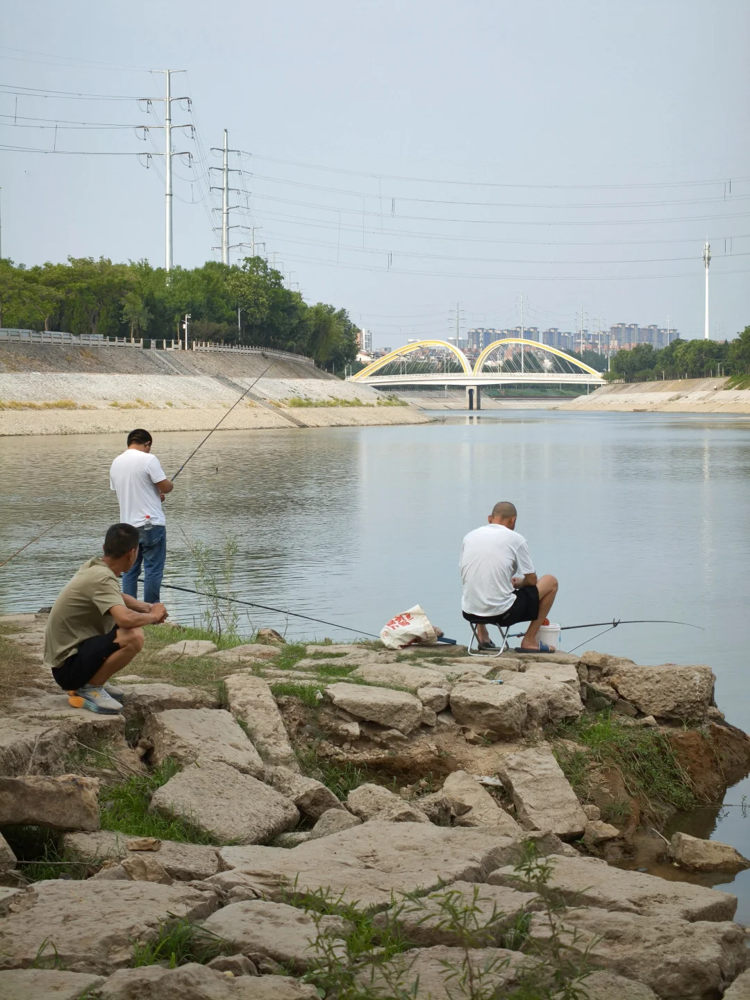 垂钓安阳桥下