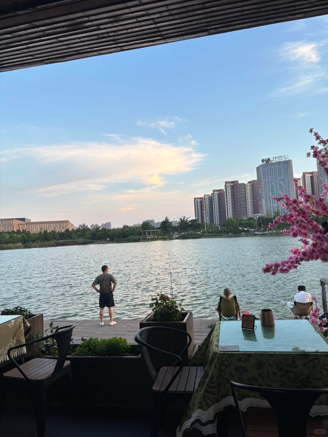 安阳这家湖边这家咖啡店好舒服🌇