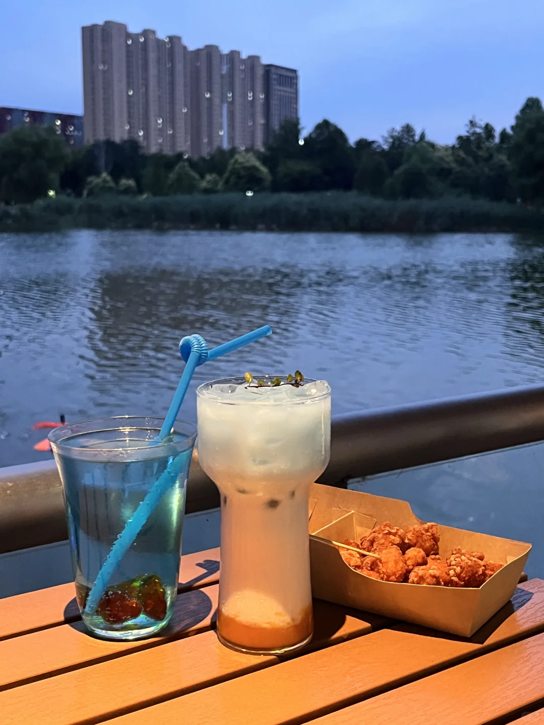 安阳最casual的湖边小店😭好chill。。。