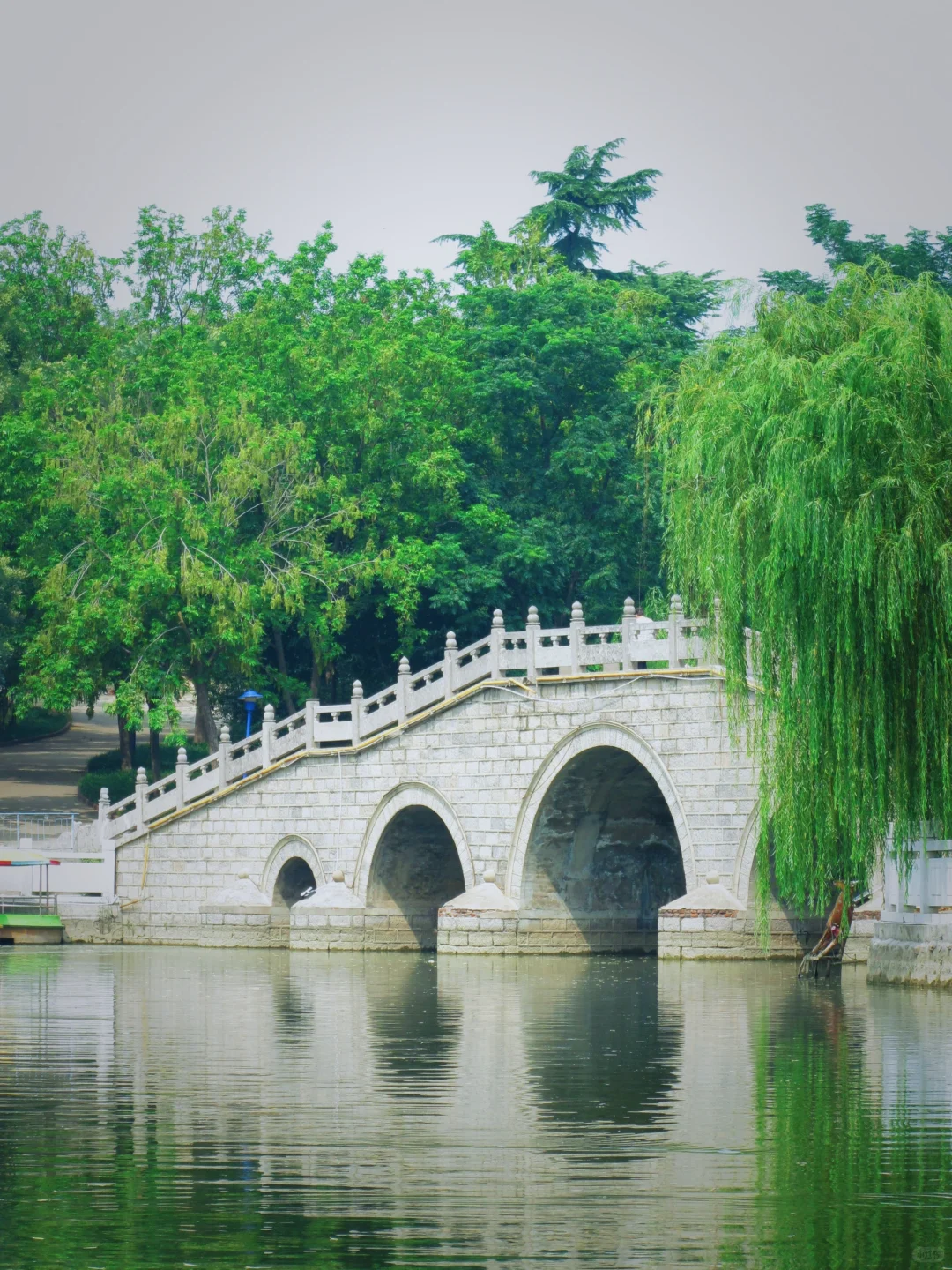 所谓七朝古都，大概就是连公园都有历史。|