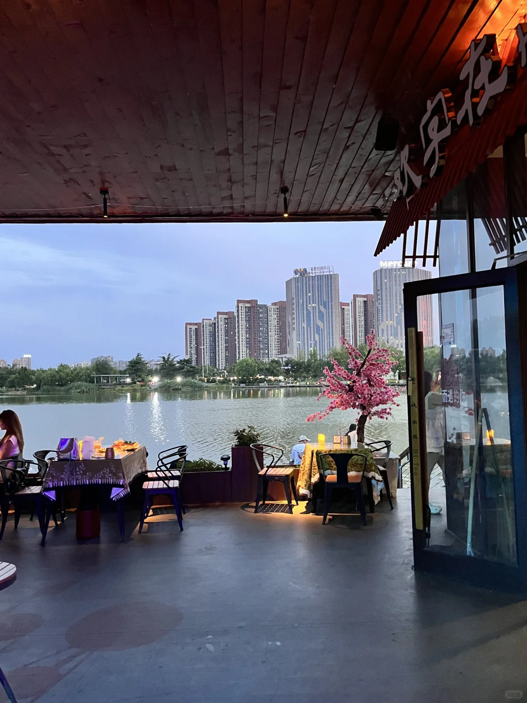 安阳最casual的湖边小店😭好chill。。。