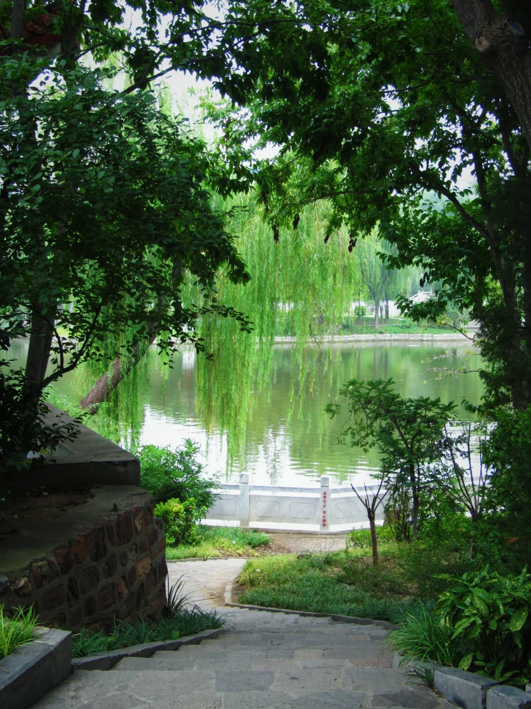 所谓七朝古都，大概就是连公园都有历史。|