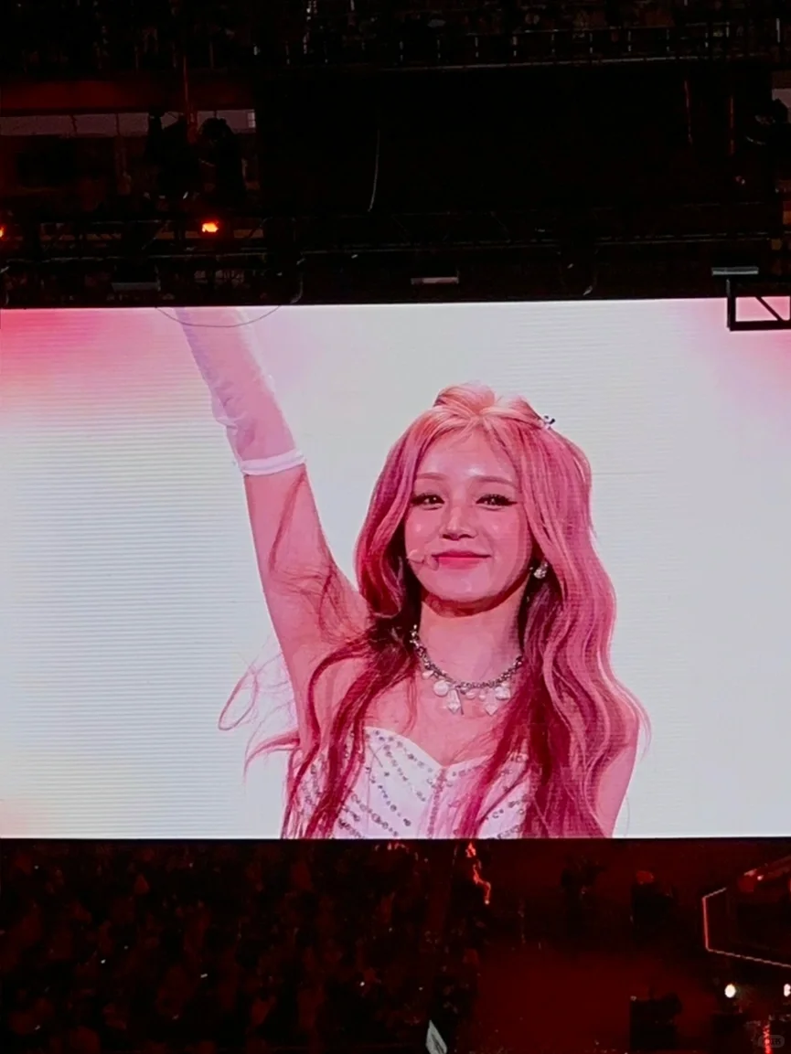 宋雨琦来郑州啦！！！这个小表情太有魅惑了