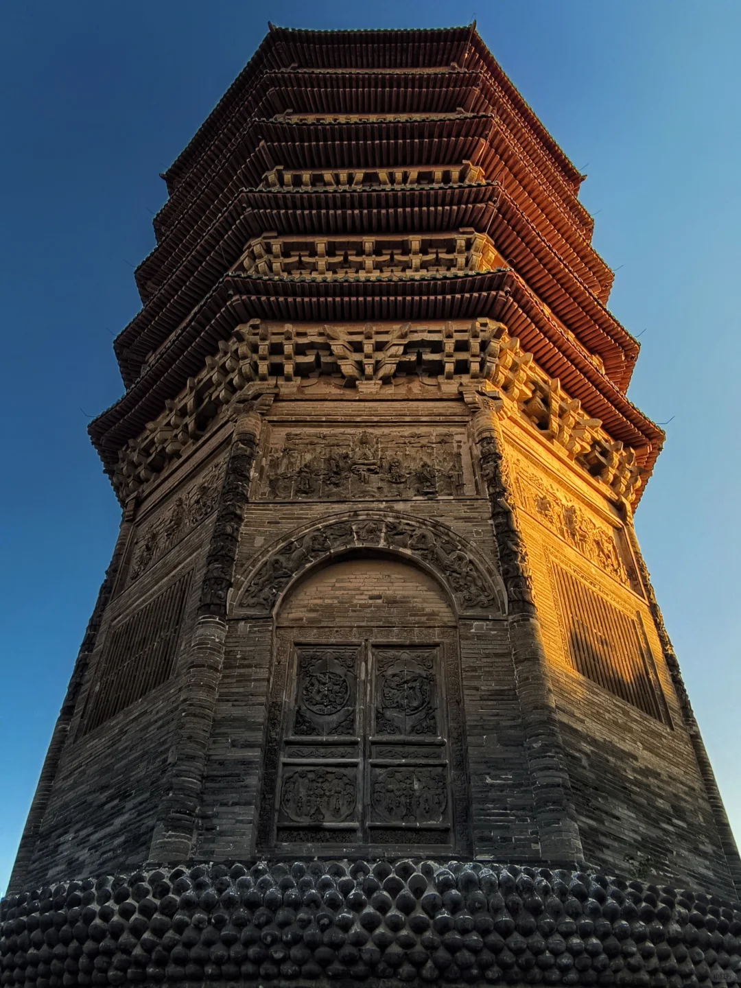 沐浴在夕阳中的安阳文峰塔