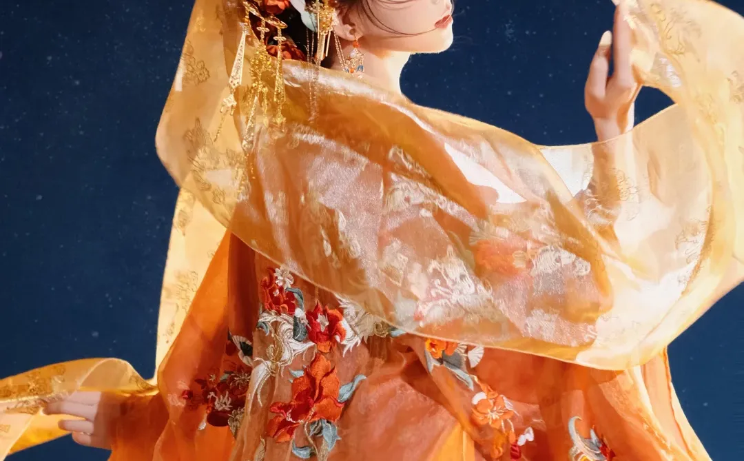 洛阳的夜景和冬季汉服也太搭了吧！内附攻略