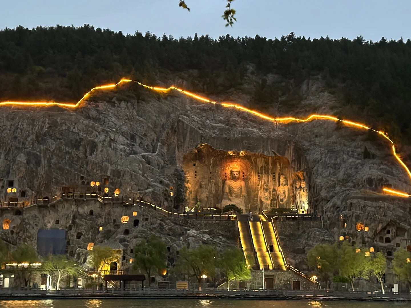 来了洛阳，怎么能错过龙门石窟的绝美傍晚！