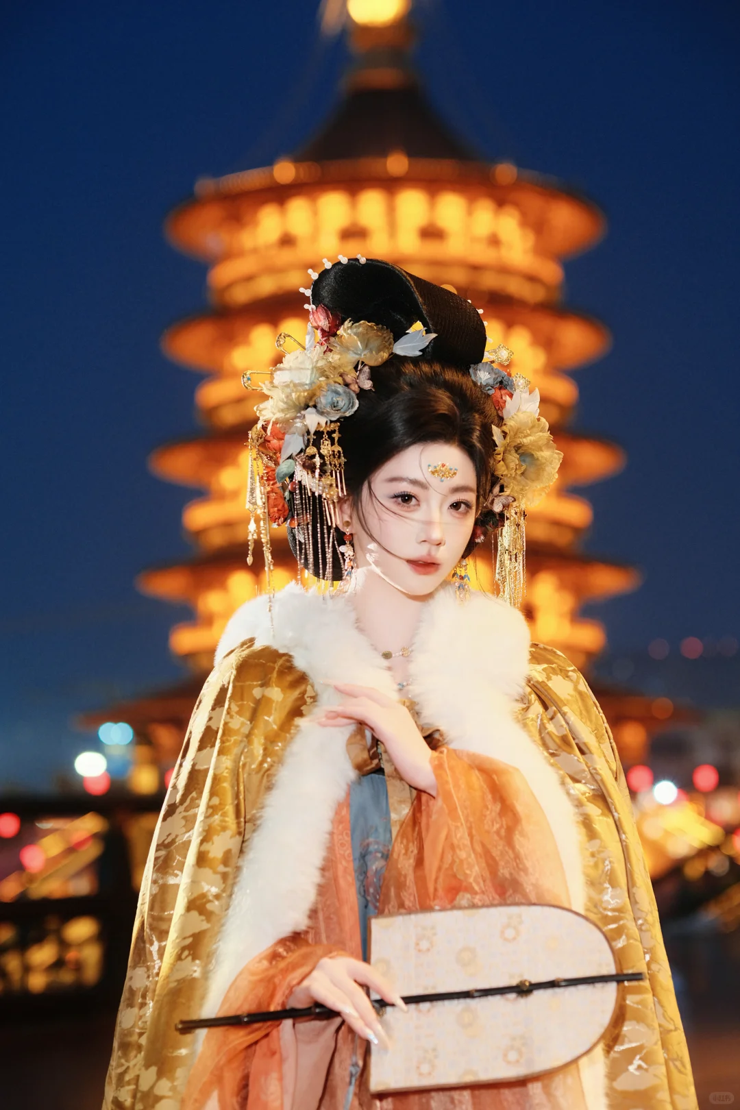 洛阳的夜景和冬季汉服也太搭了吧！内附攻略