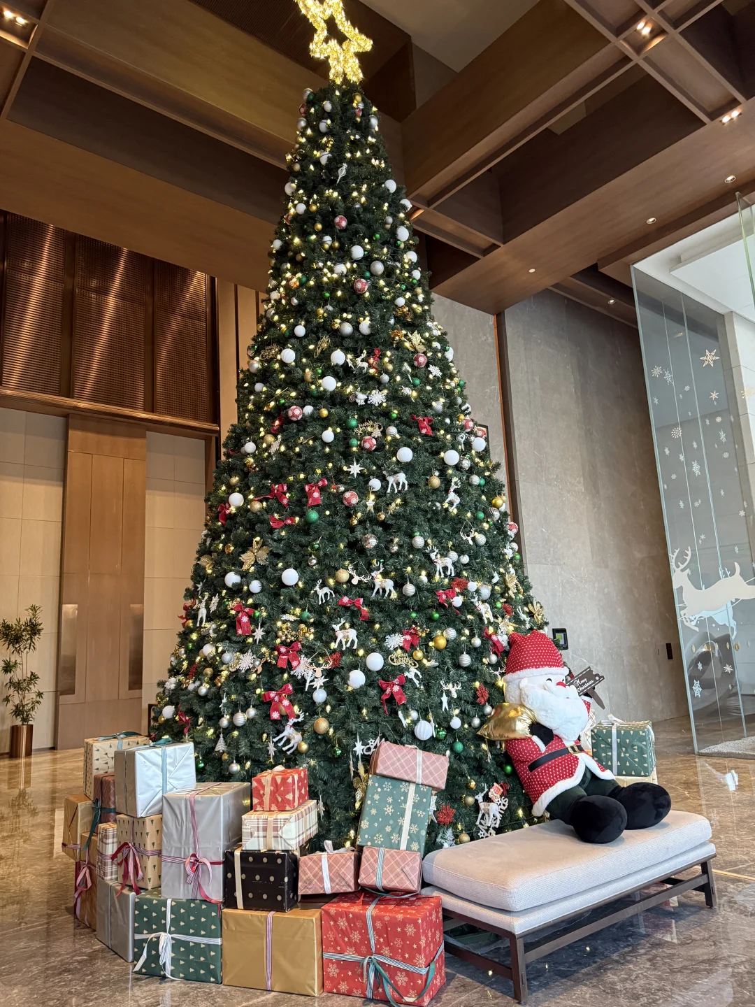 郑州洲际超大圣诞树🎄🎄🎄