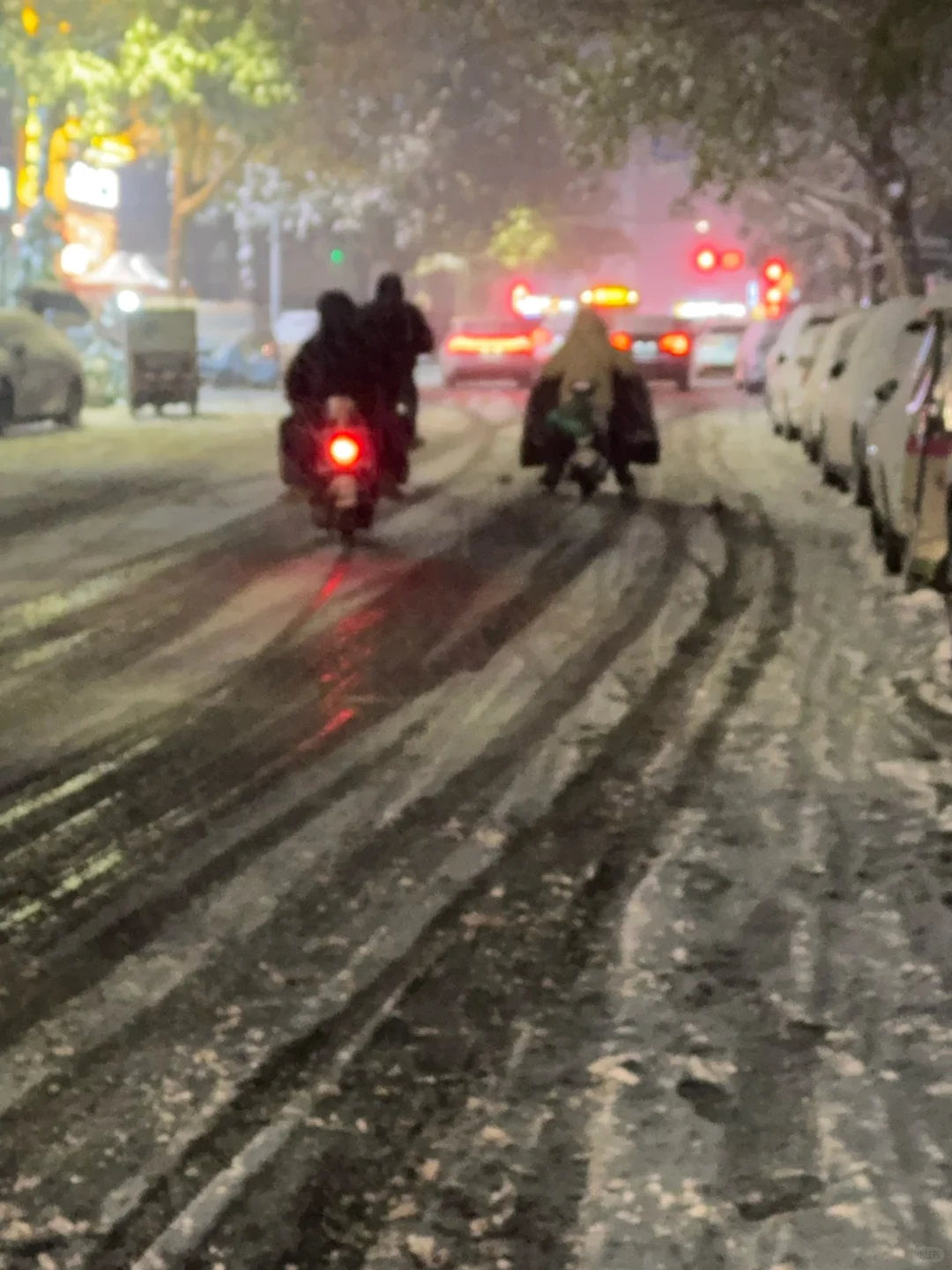 路太滑了你们都怎么回家啊😭