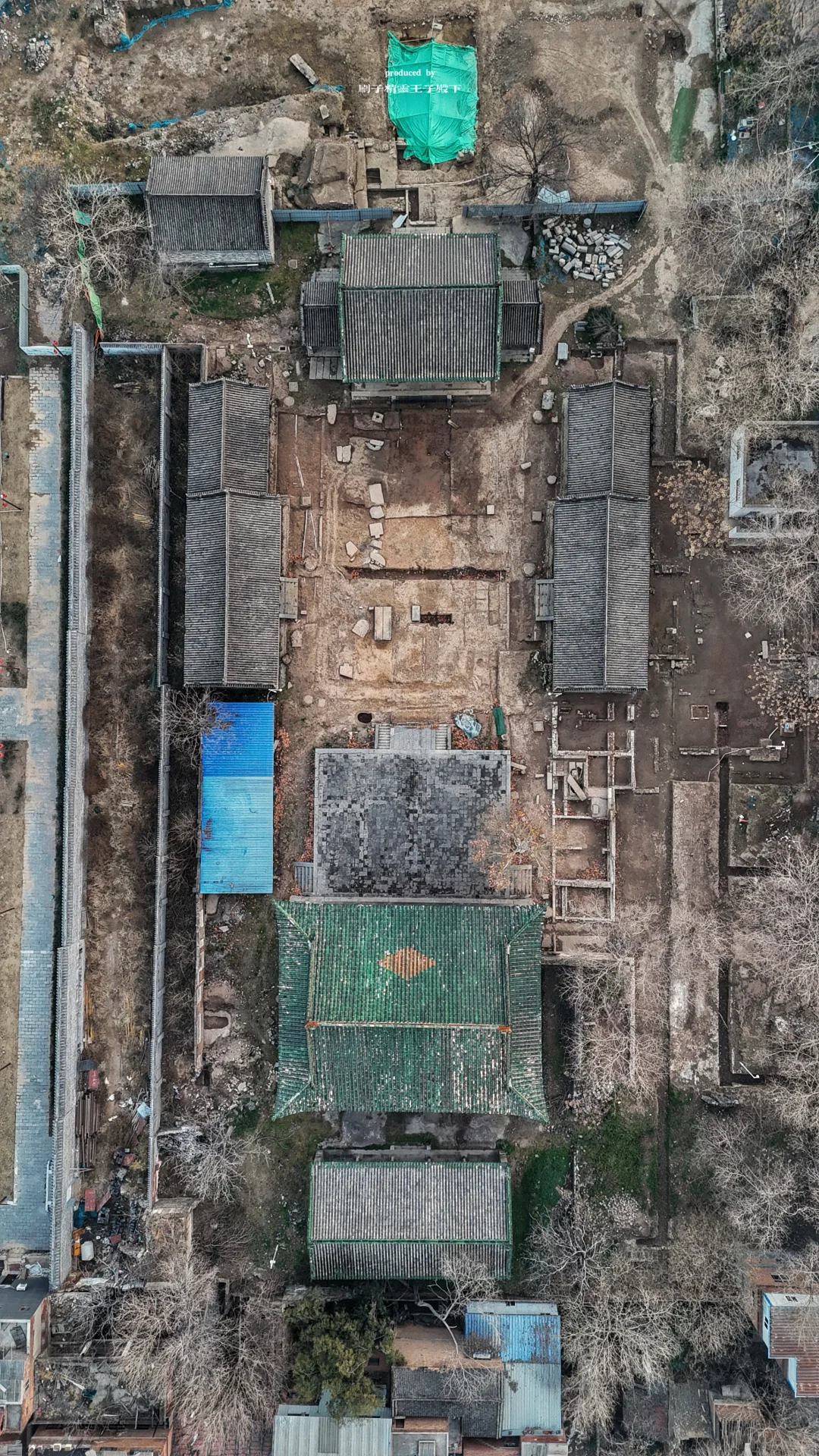 网红洛邑古城旁，洛阳国宝级古建成烂尾工地