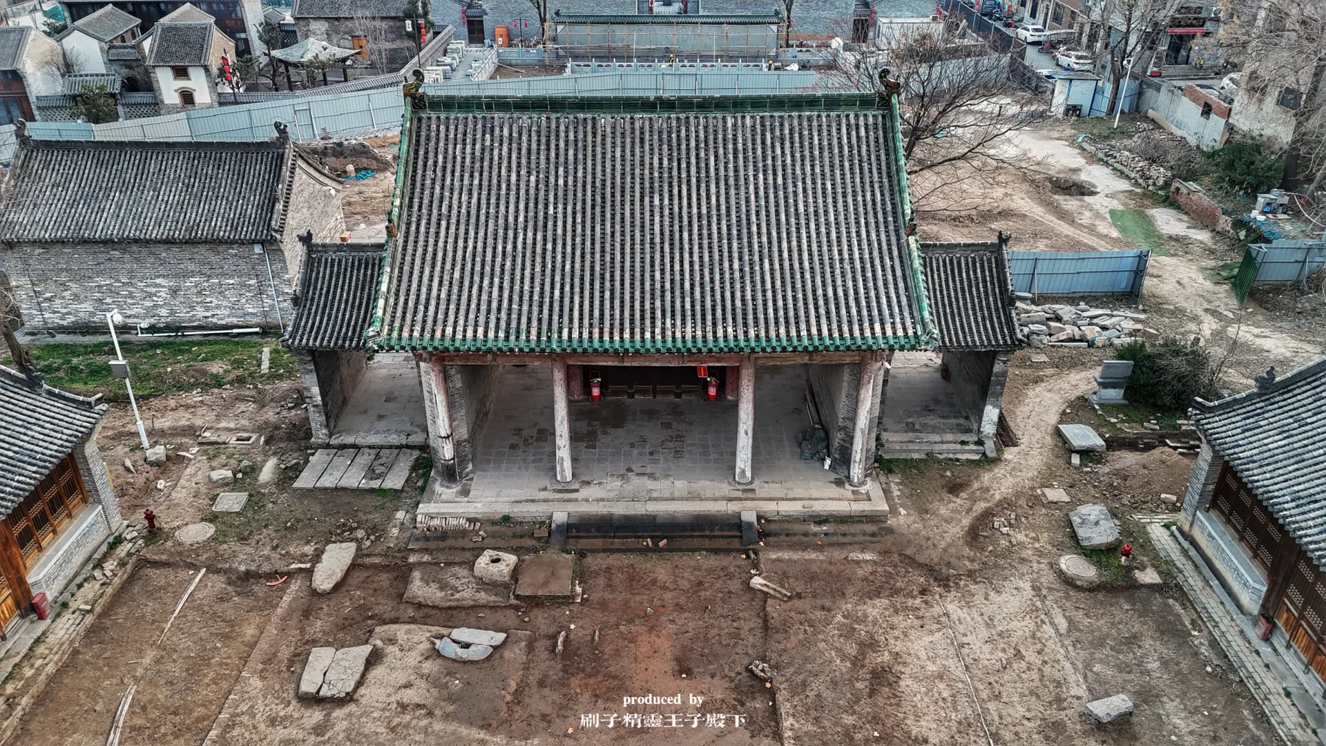 网红洛邑古城旁，洛阳国宝级古建成烂尾工地