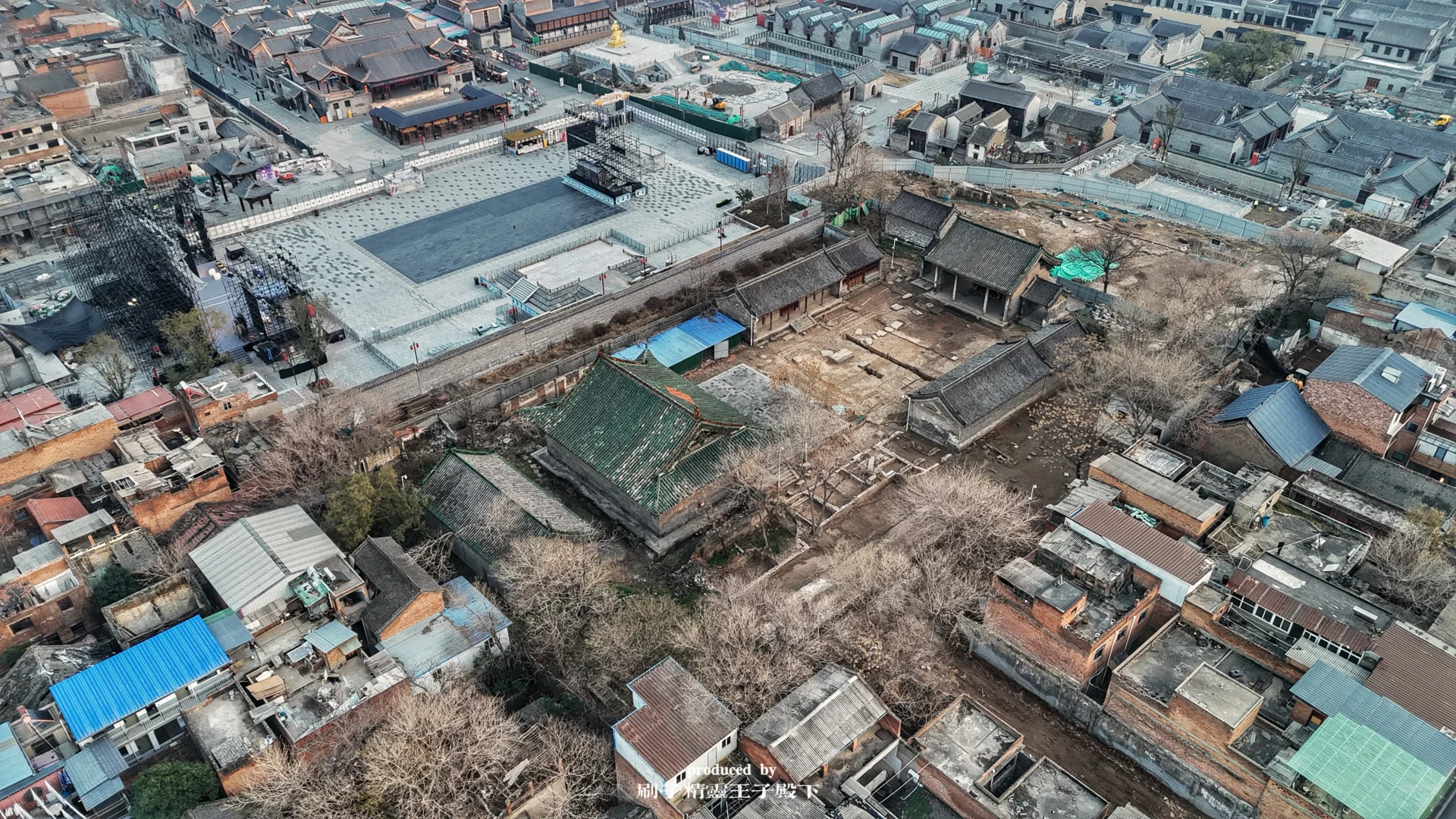 网红洛邑古城旁，洛阳国宝级古建成烂尾工地