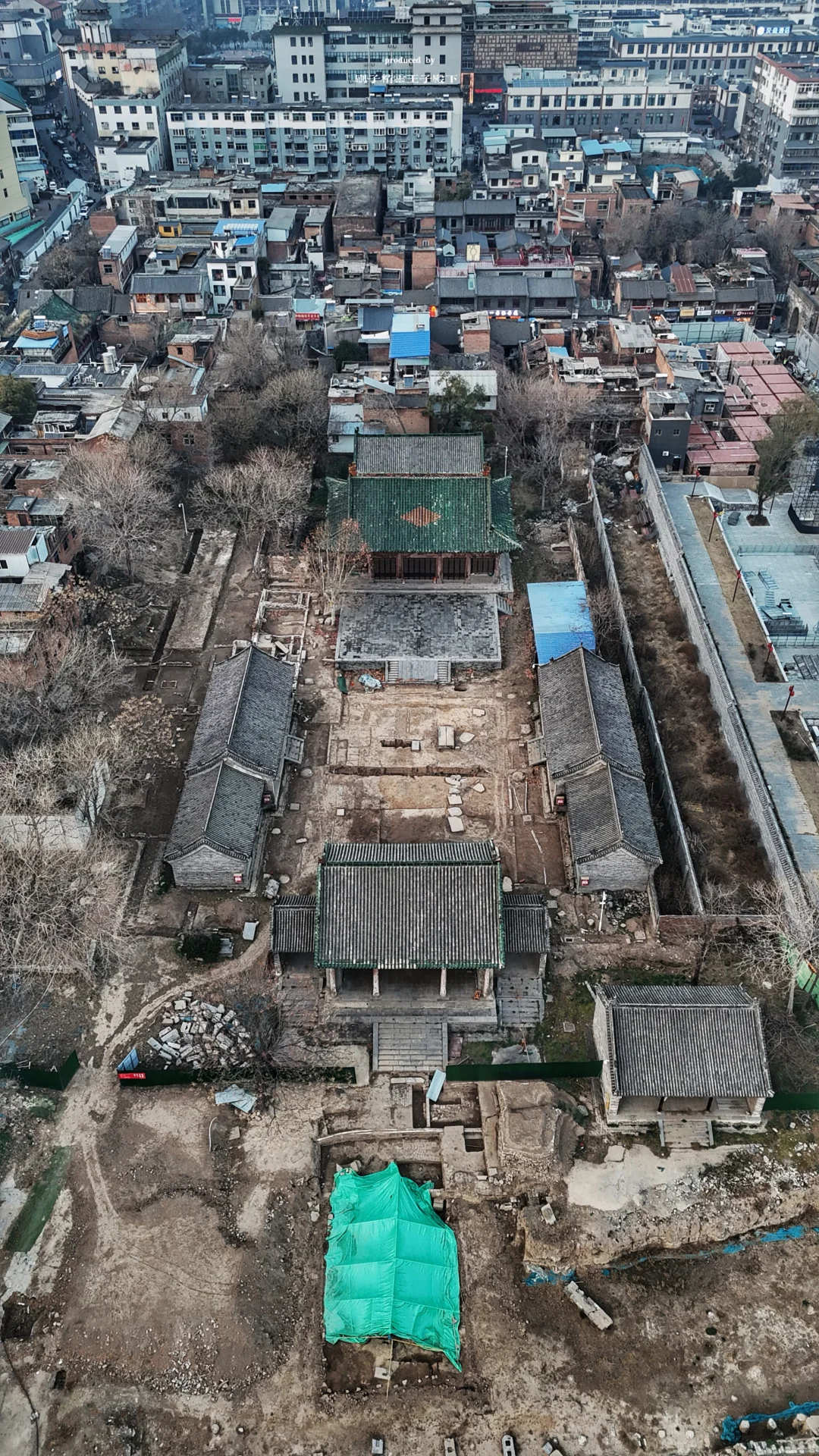 网红洛邑古城旁，洛阳国宝级古建成烂尾工地