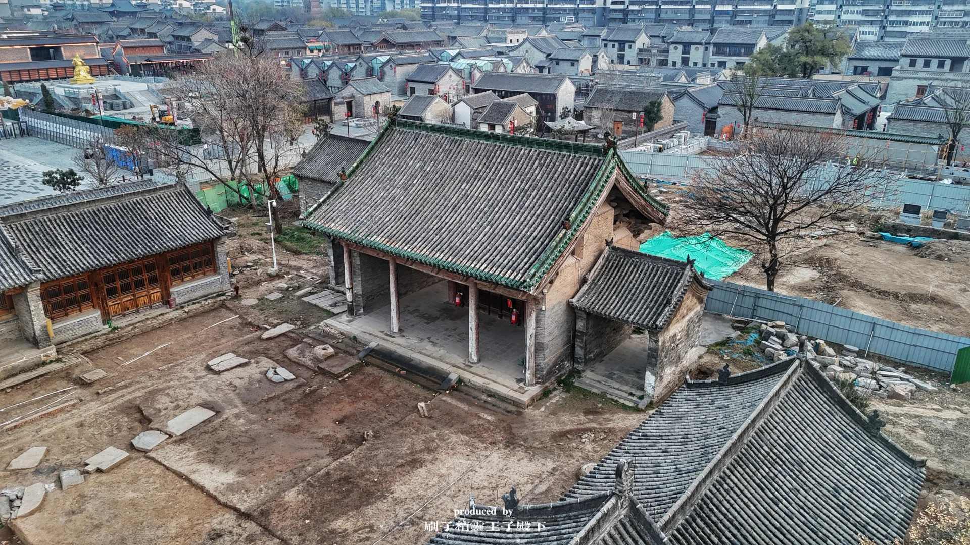 网红洛邑古城旁，洛阳国宝级古建成烂尾工地