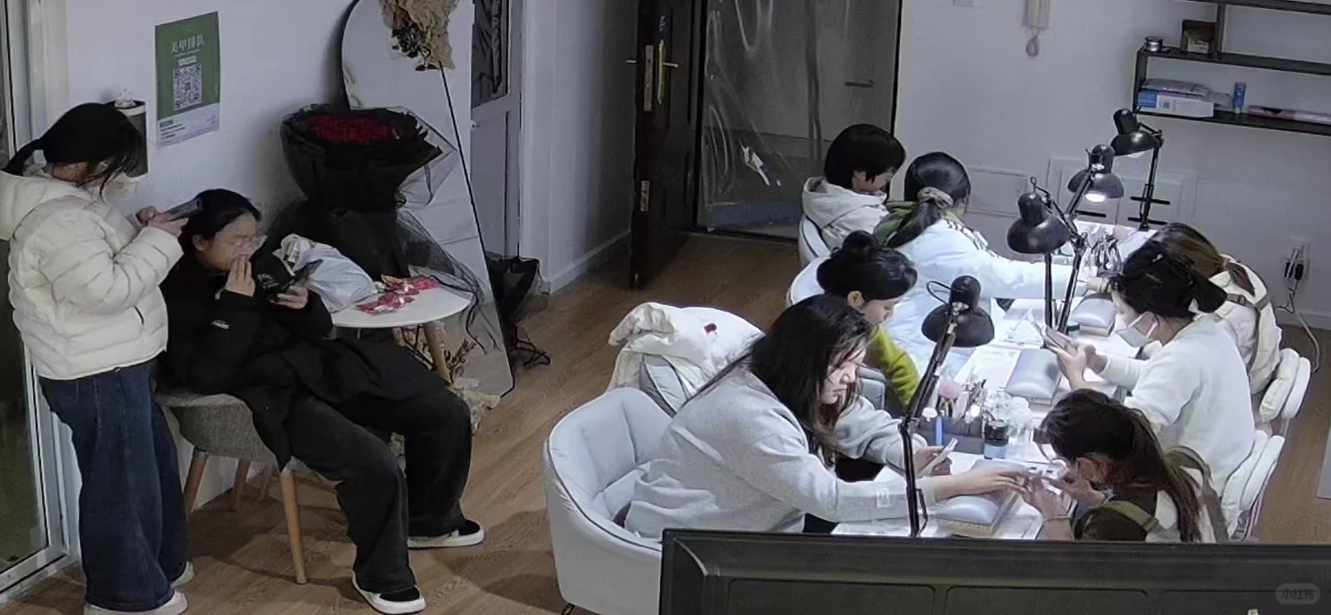 求求了，来个美甲师吧