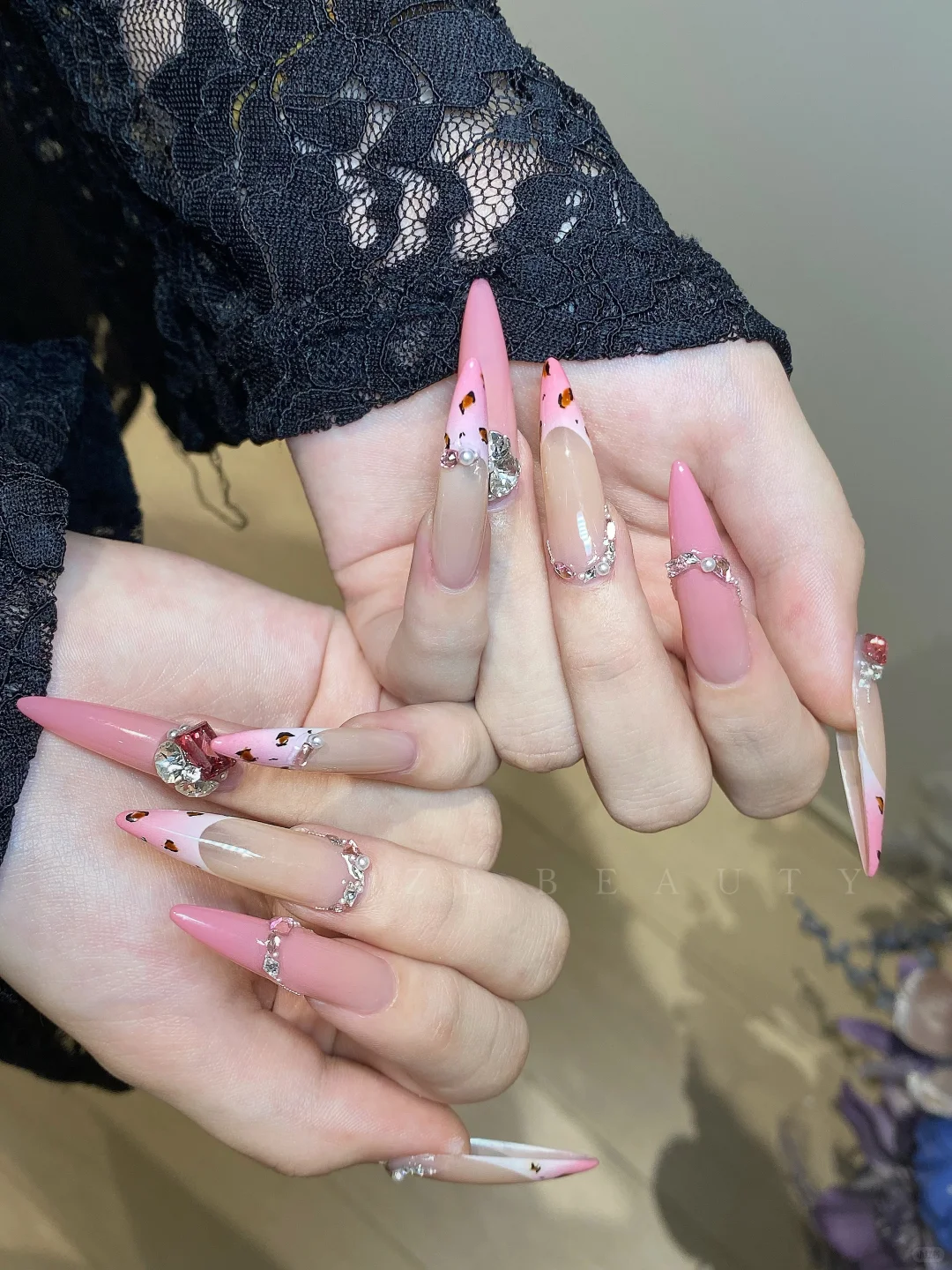 安阳芝澜｜🎀一眼爱上粉色豹纹girl