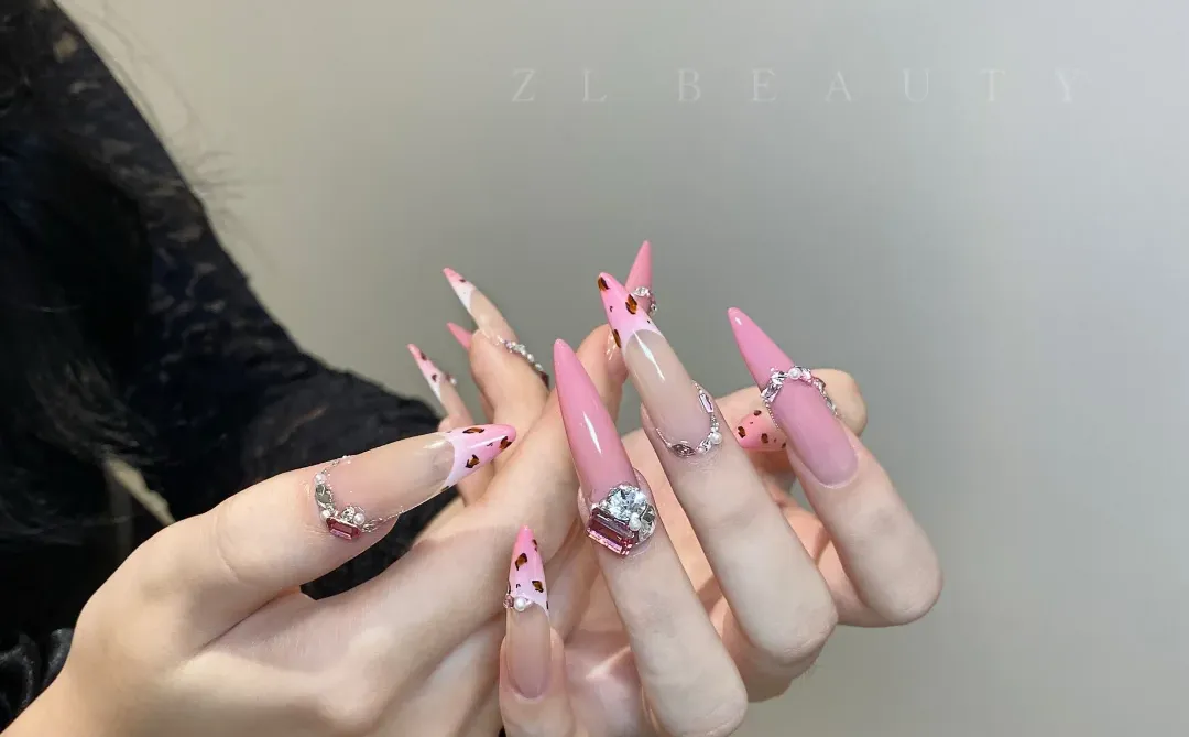 安阳芝澜｜🎀一眼爱上粉色豹纹girl