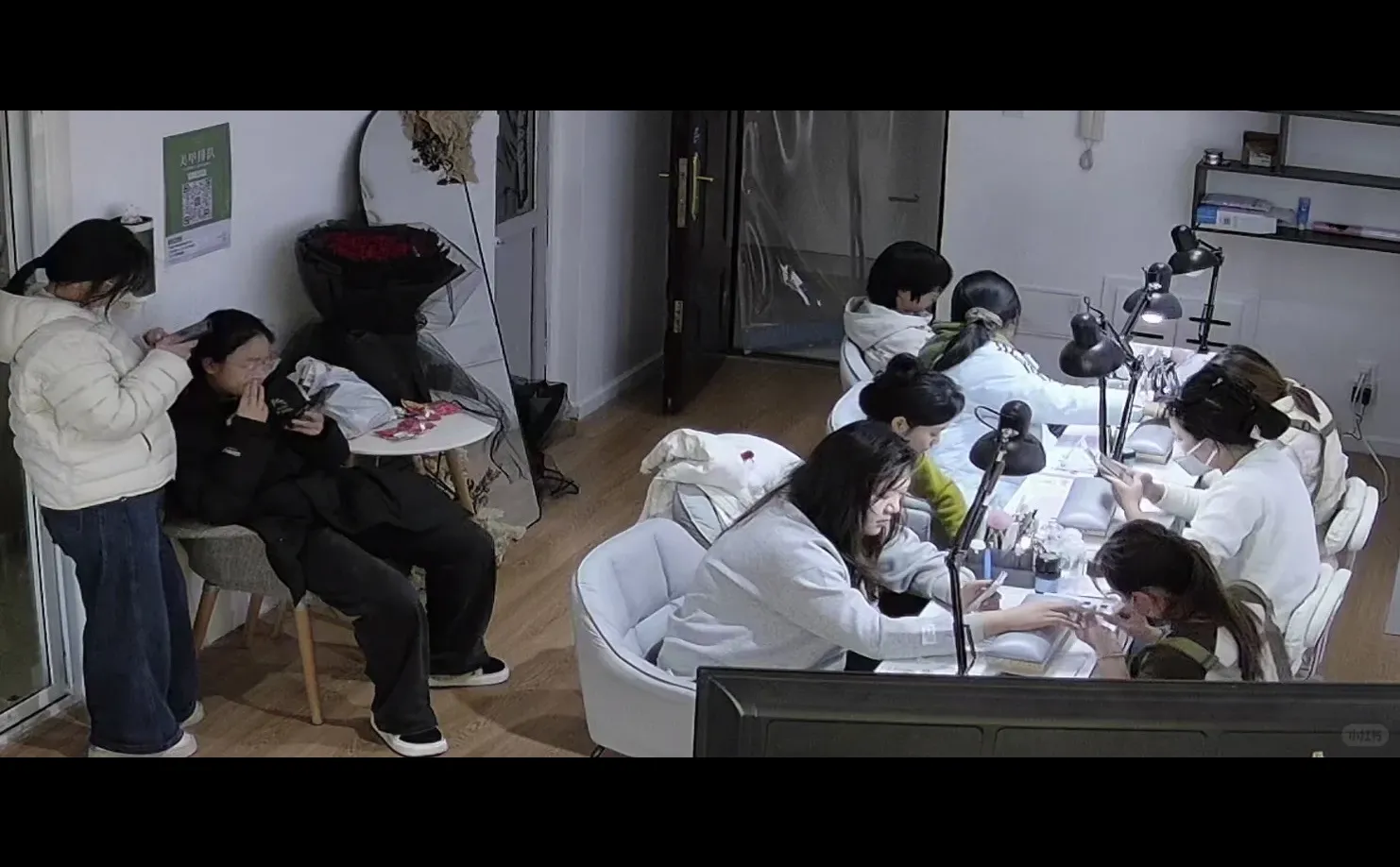 求求了，来个美甲师吧