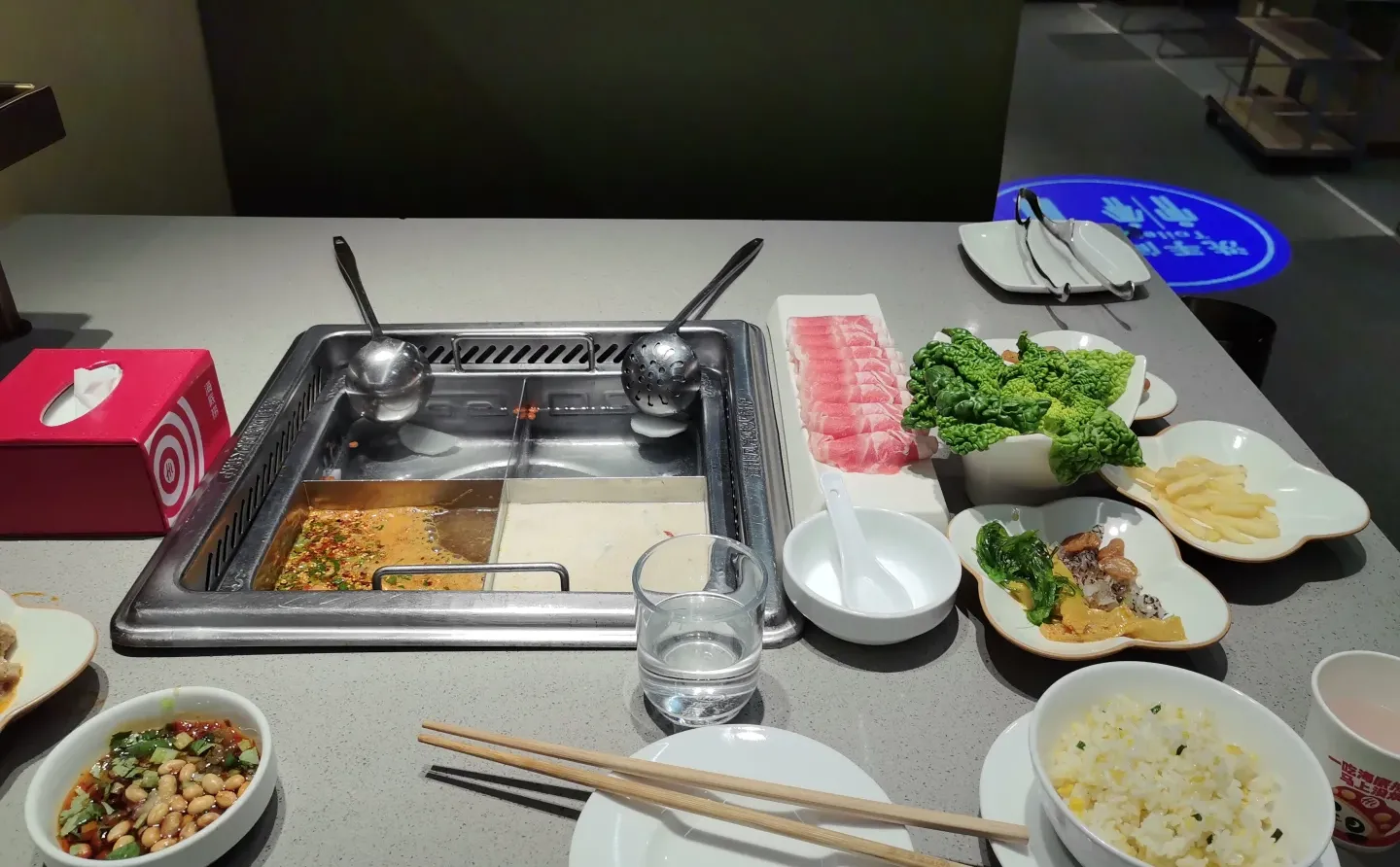 安阳初雪鹅毛大雪纷飞！适合吃海底捞火锅