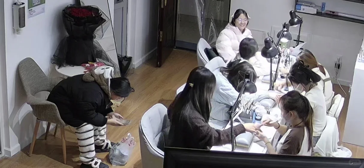 求求了，来个美甲师吧