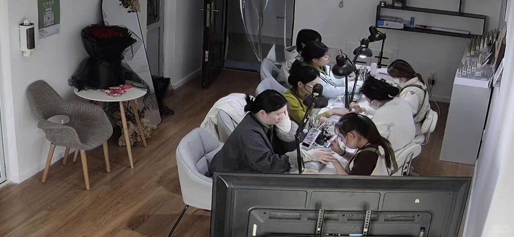 求求了，来个美甲师吧