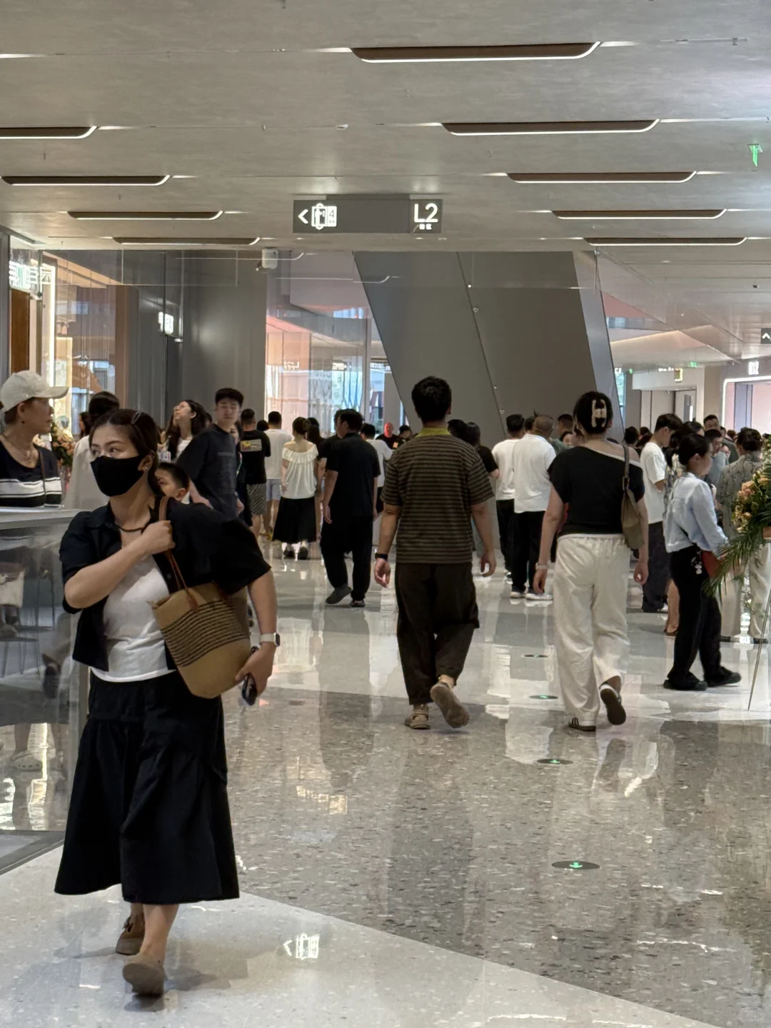 郑东万象城6.28实况图｜人气超高的买手店