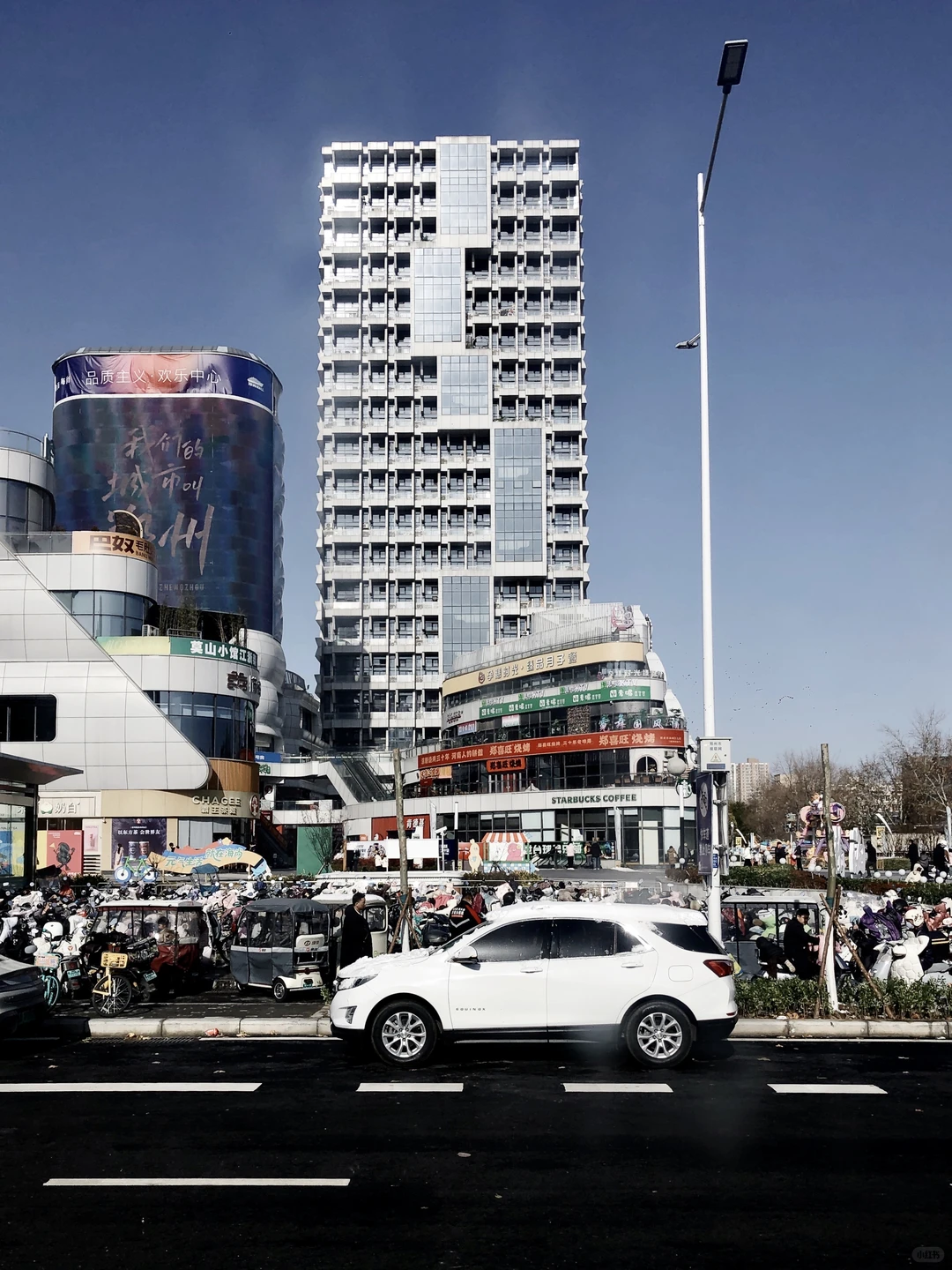 关于郑州的记忆，第一次来就遇到鹅毛大雪。