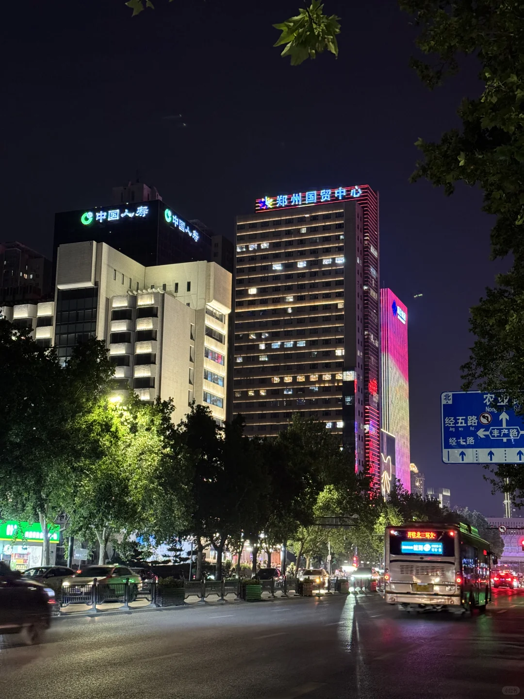 郑州不愧是新一线特大城市，夜景相当繁华！
