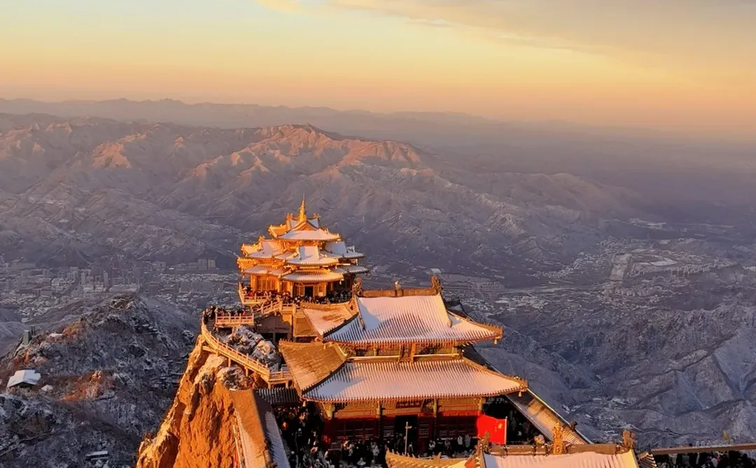 银装素裹的老君山！！