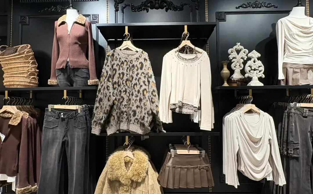 记住这个位置！正弘城4️⃣楼，免费🉐冰箱贴