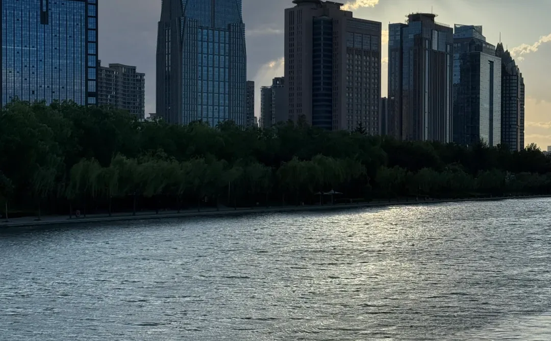 郑州不愧是北方第一省会，城市环境太治愈了！